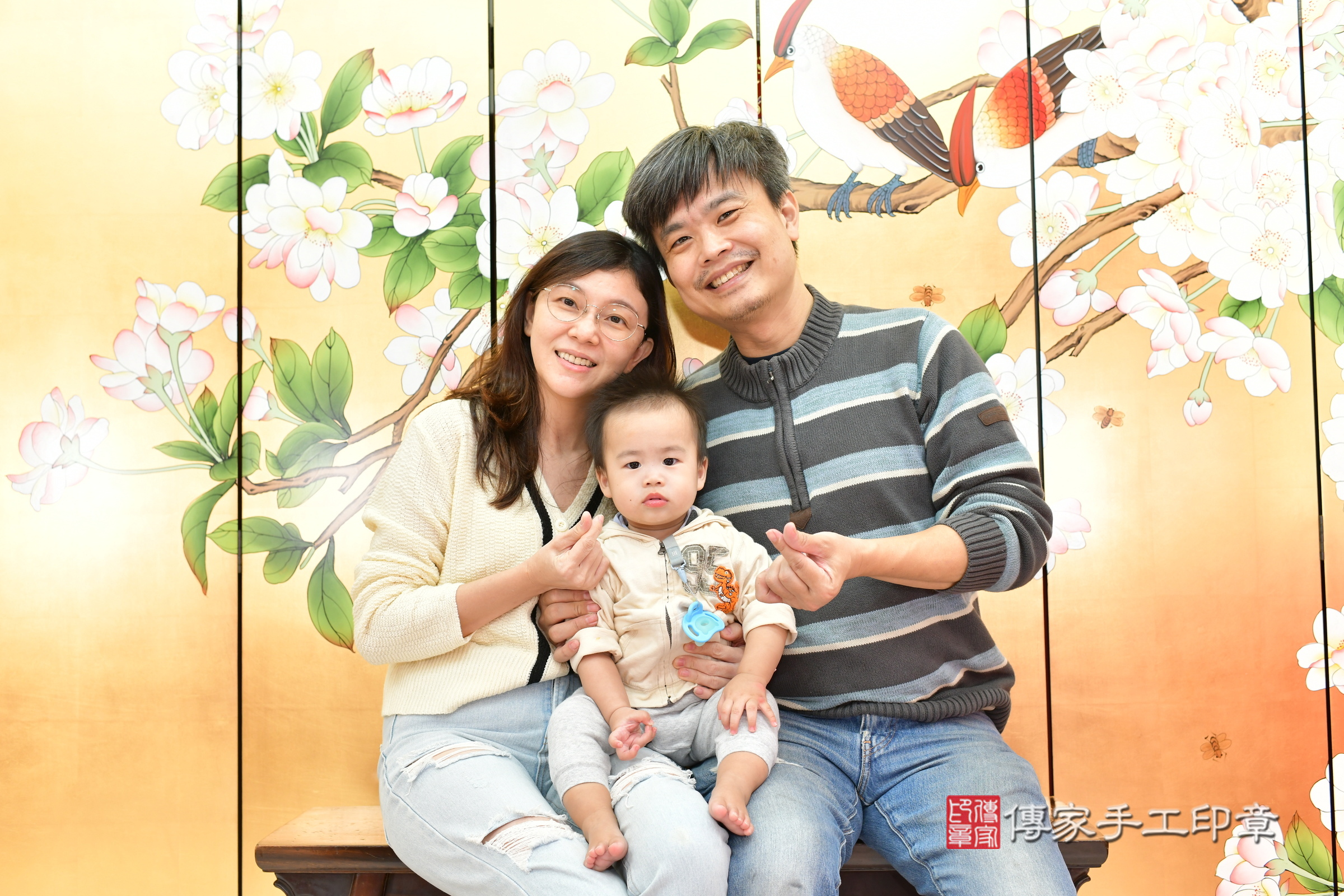 台中市北區翔翔寶寶抓周推薦：傳家台中店抓周度脺中國風會場，嬰兒古禮抓周流程儀式吉祥話、抓周道具物品24種、拍照。抓周證書。2024.12.7，照片6