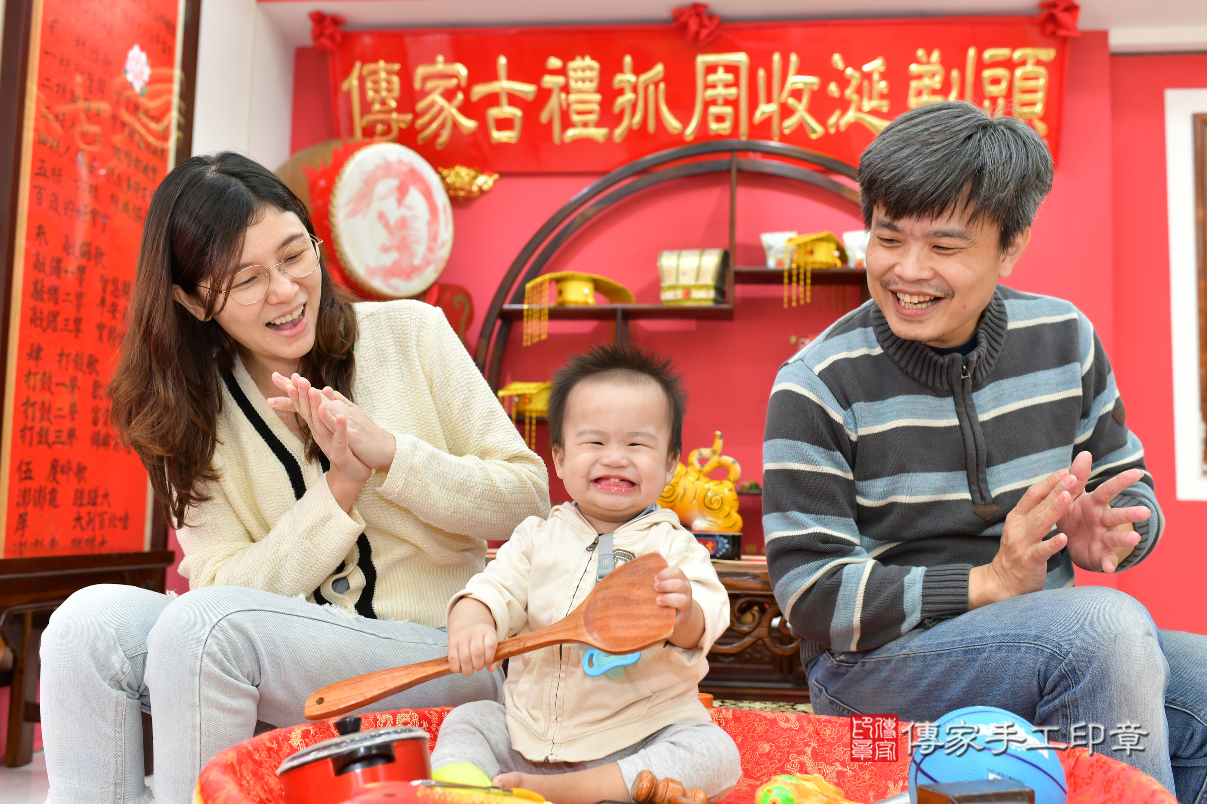 台中市北區翔翔寶寶抓周推薦：傳家台中店抓周度脺中國風會場，嬰兒古禮抓周流程儀式吉祥話、抓周道具物品24種、拍照。抓周證書。2024.12.7，照片8