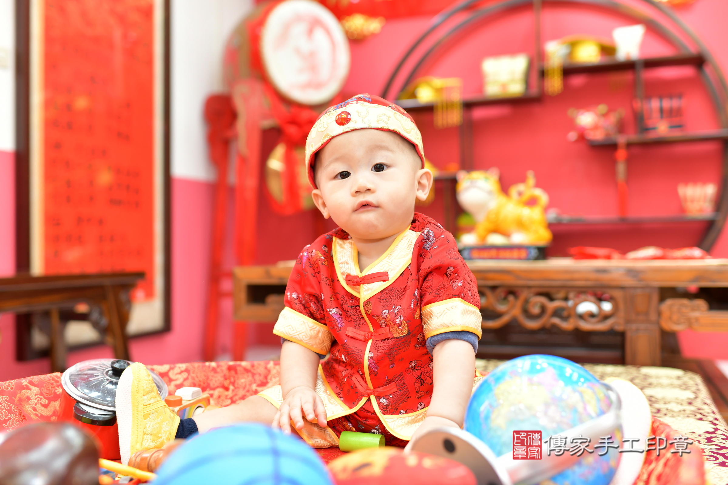 台中市北區小勛寶寶抓周推薦：傳家台中店抓周度脺中國風會場，嬰兒古禮抓周流程儀式吉祥話、抓周道具物品24種、拍照。抓周證書。2024.12.14，照片10