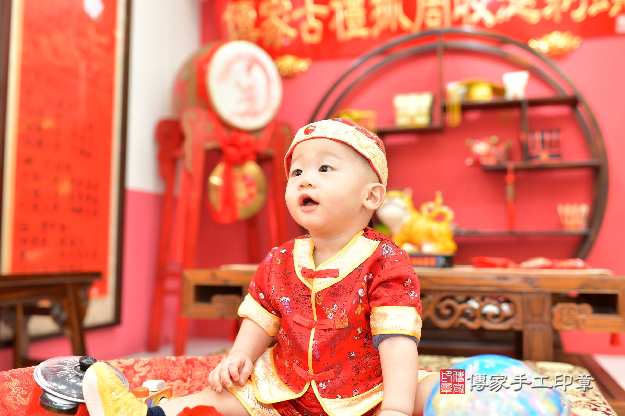 台中市北區小勛寶寶抓周推薦：傳家台中店抓周度脺中國風會場，嬰兒古禮抓周流程儀式吉祥話、抓周道具物品24種、拍照。抓周證書。2024.12.14，照片9