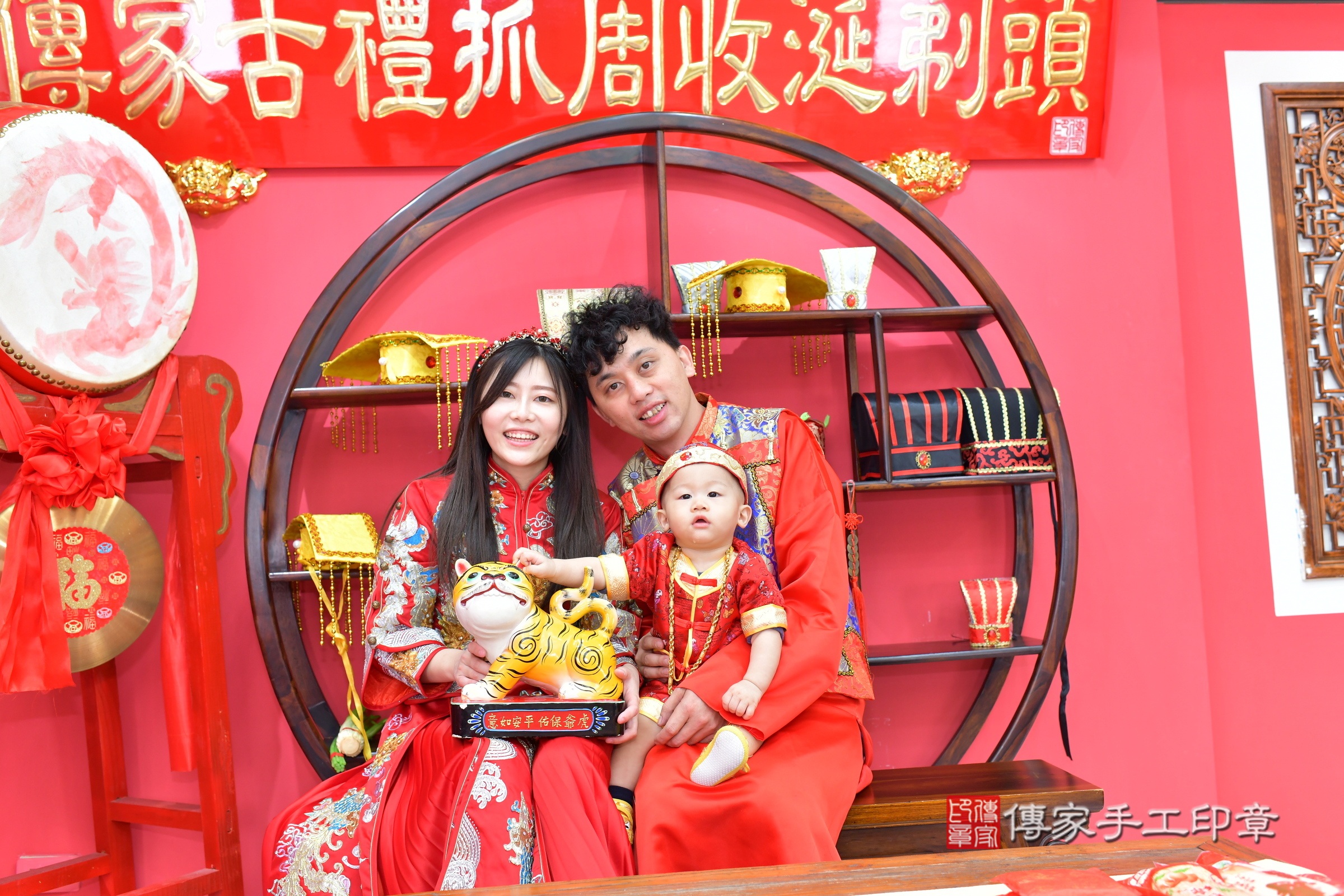 台中市北區小勛寶寶抓周推薦：傳家台中店抓周度脺中國風會場，嬰兒古禮抓周流程儀式吉祥話、抓周道具物品24種、拍照。抓周證書。2024.12.14，照片17