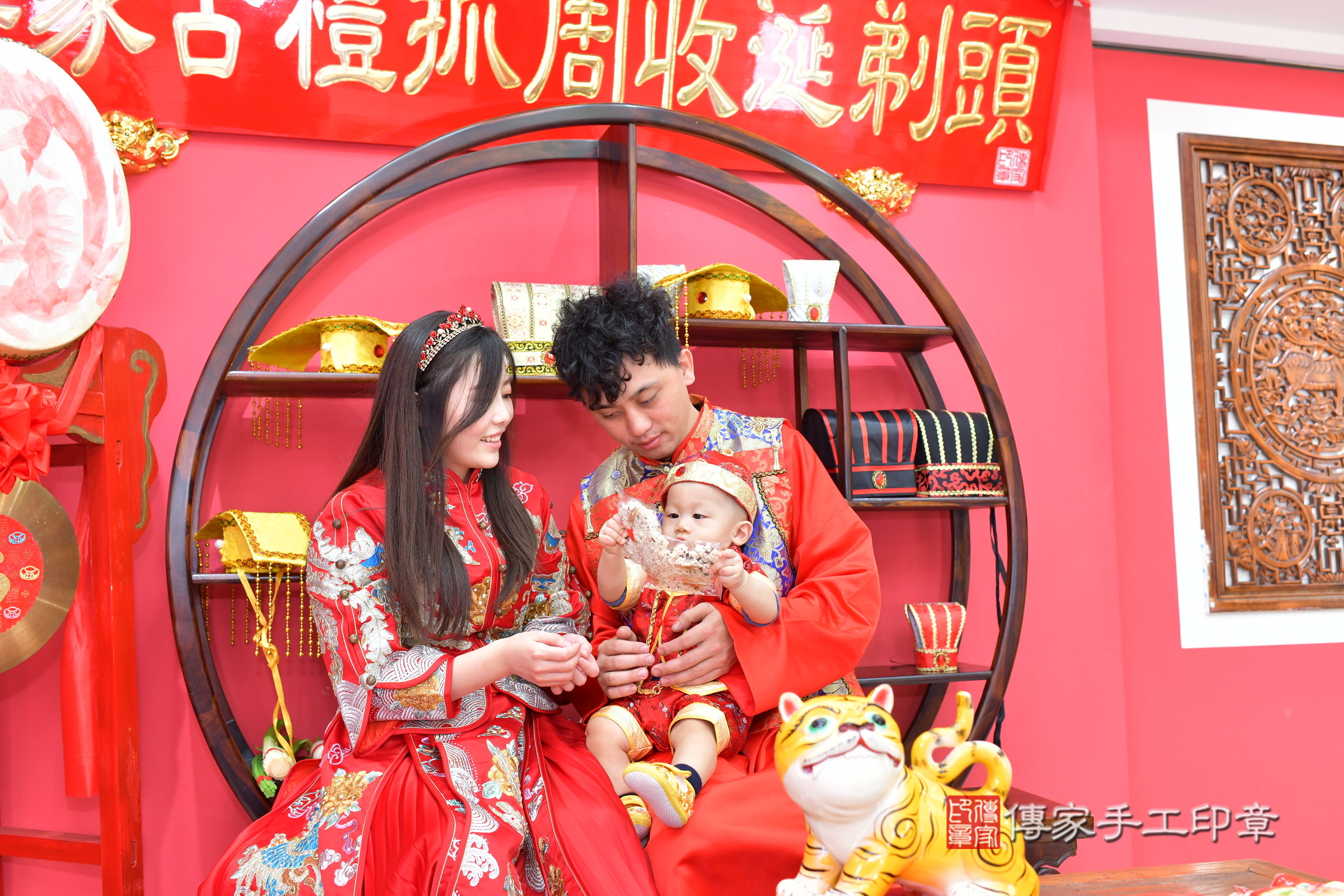 台中市北區小勛寶寶抓周推薦：傳家台中店抓周度脺中國風會場，嬰兒古禮抓周流程儀式吉祥話、抓周道具物品24種、拍照。抓周證書。2024.12.14，照片18