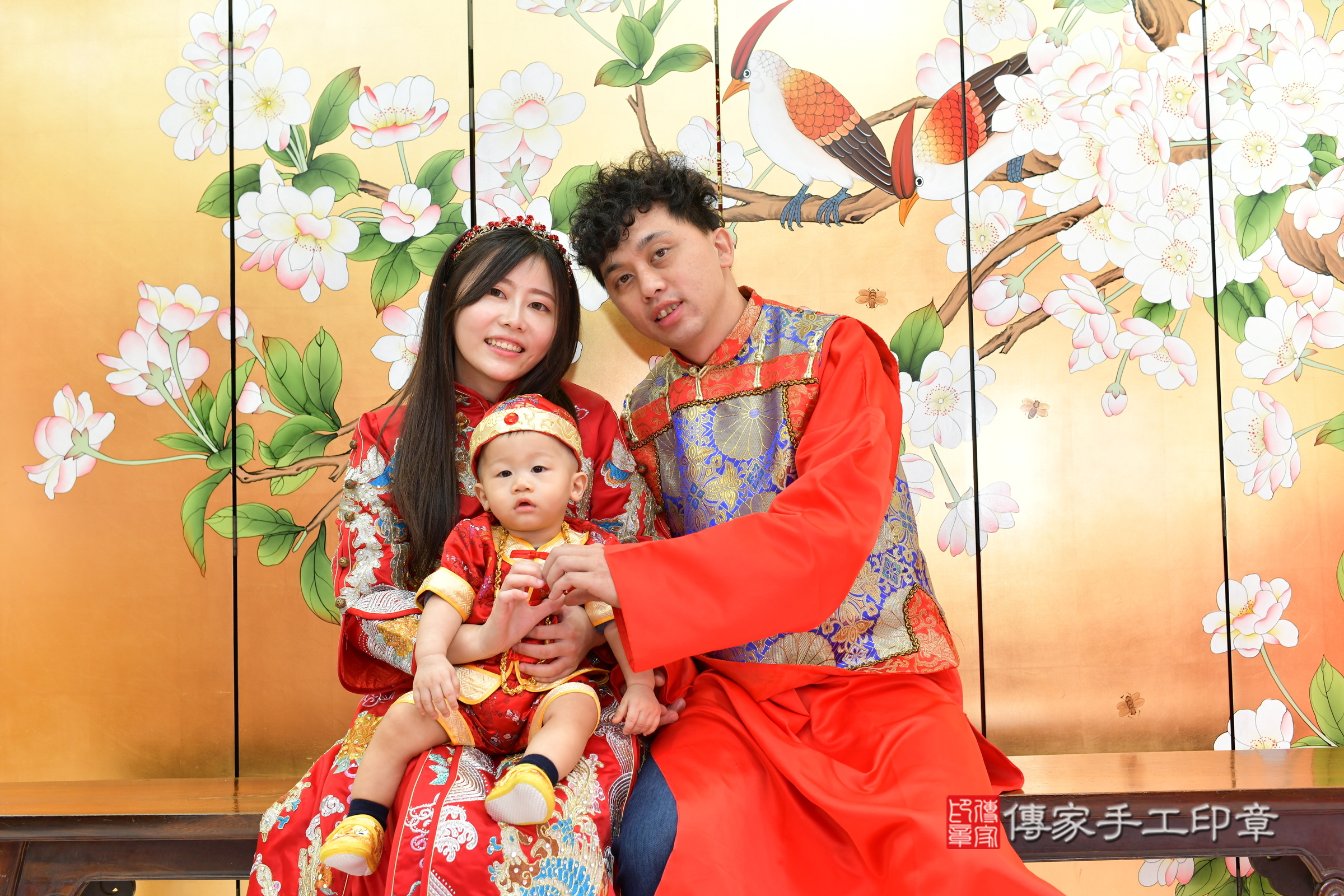 台中市北區小勛寶寶抓周推薦：傳家台中店抓周度脺中國風會場，嬰兒古禮抓周流程儀式吉祥話、抓周道具物品24種、拍照。抓周證書。2024.12.14，照片3