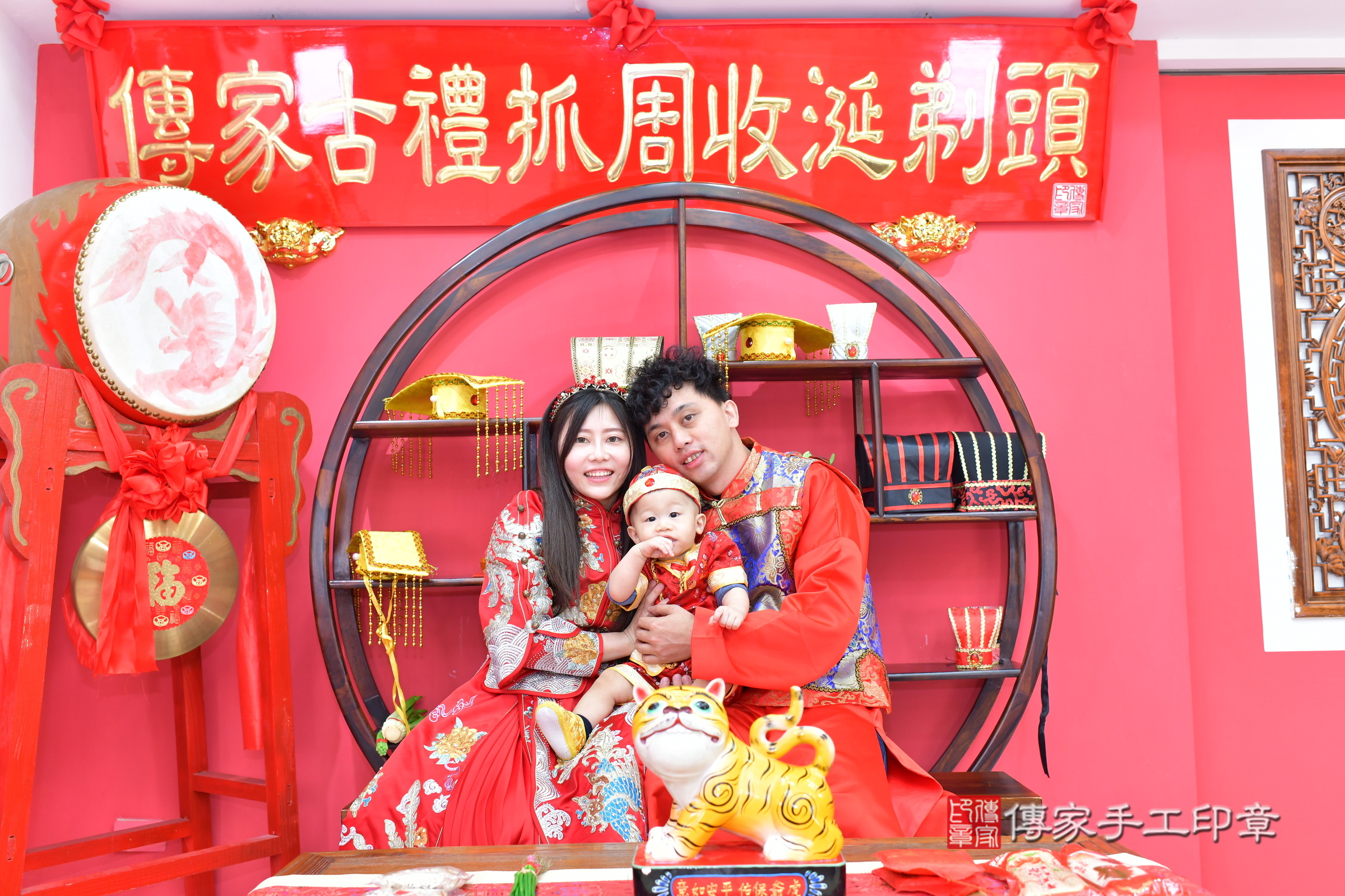 台中市北區小勛寶寶抓周推薦：傳家台中店抓周度脺中國風會場，嬰兒古禮抓周流程儀式吉祥話、抓周道具物品24種、拍照。抓周證書。2024.12.14，照片2