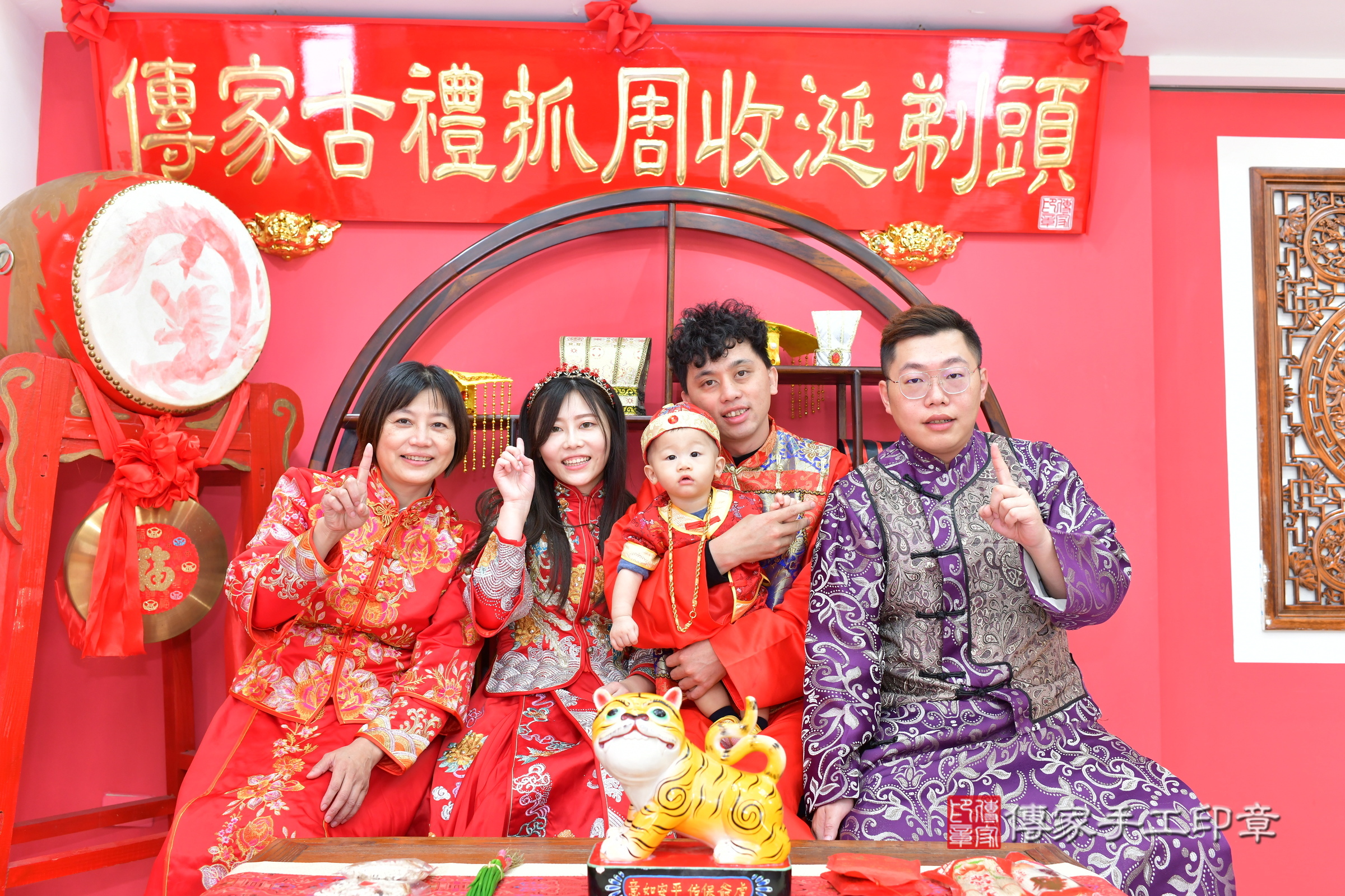 台中市北區小勛寶寶抓周推薦：傳家台中店抓周度脺中國風會場，嬰兒古禮抓周流程儀式吉祥話、抓周道具物品24種、拍照。抓周證書。2024.12.14，照片26