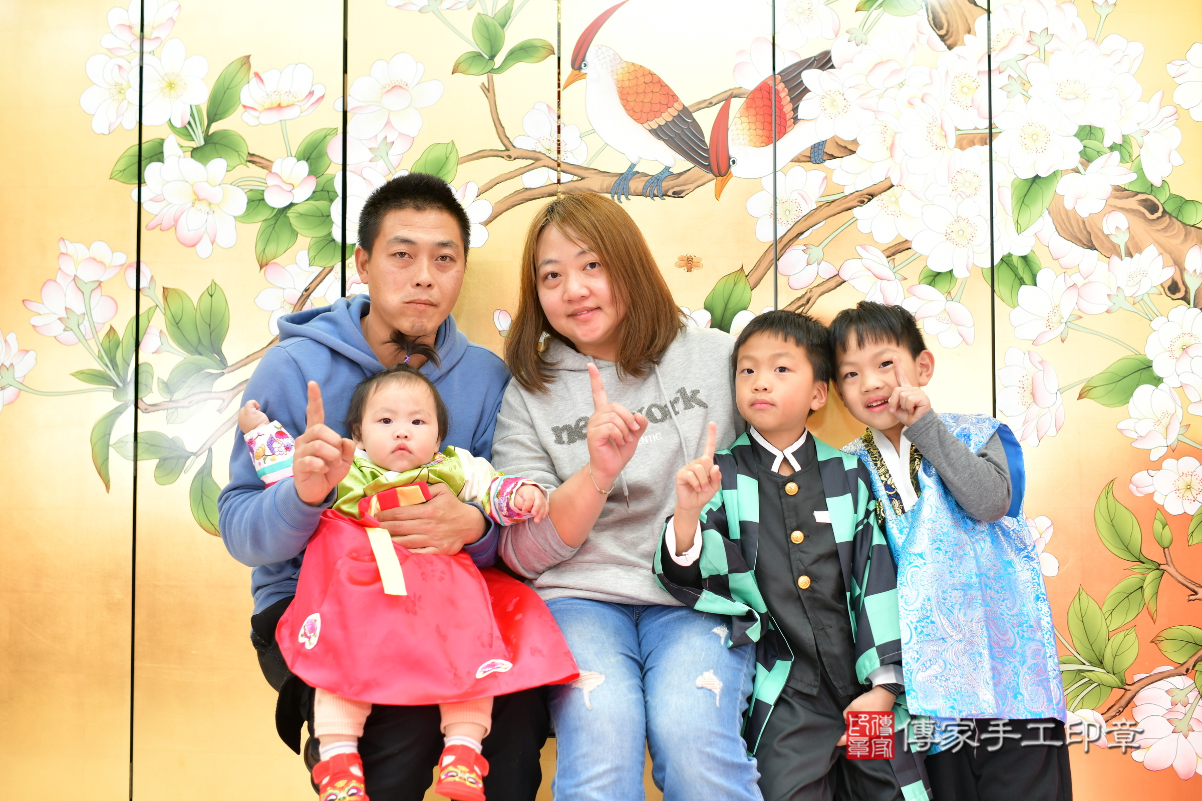 台中市北區小涵寶寶抓周推薦：傳家台中店抓周度脺中國風會場，嬰兒古禮抓周流程儀式吉祥話、抓周道具物品24種、拍照。抓周證書。2024.12.15，照片18