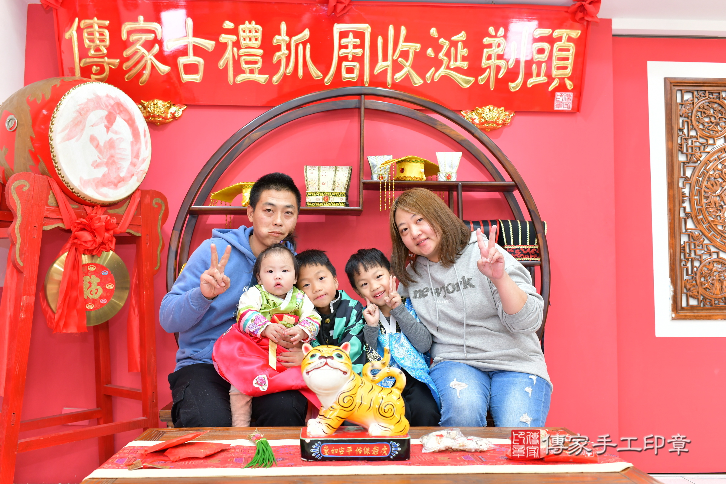 台中市北區小涵寶寶抓周推薦：傳家台中店抓周度脺中國風會場，嬰兒古禮抓周流程儀式吉祥話、抓周道具物品24種、拍照。抓周證書。2024.12.15，照片4