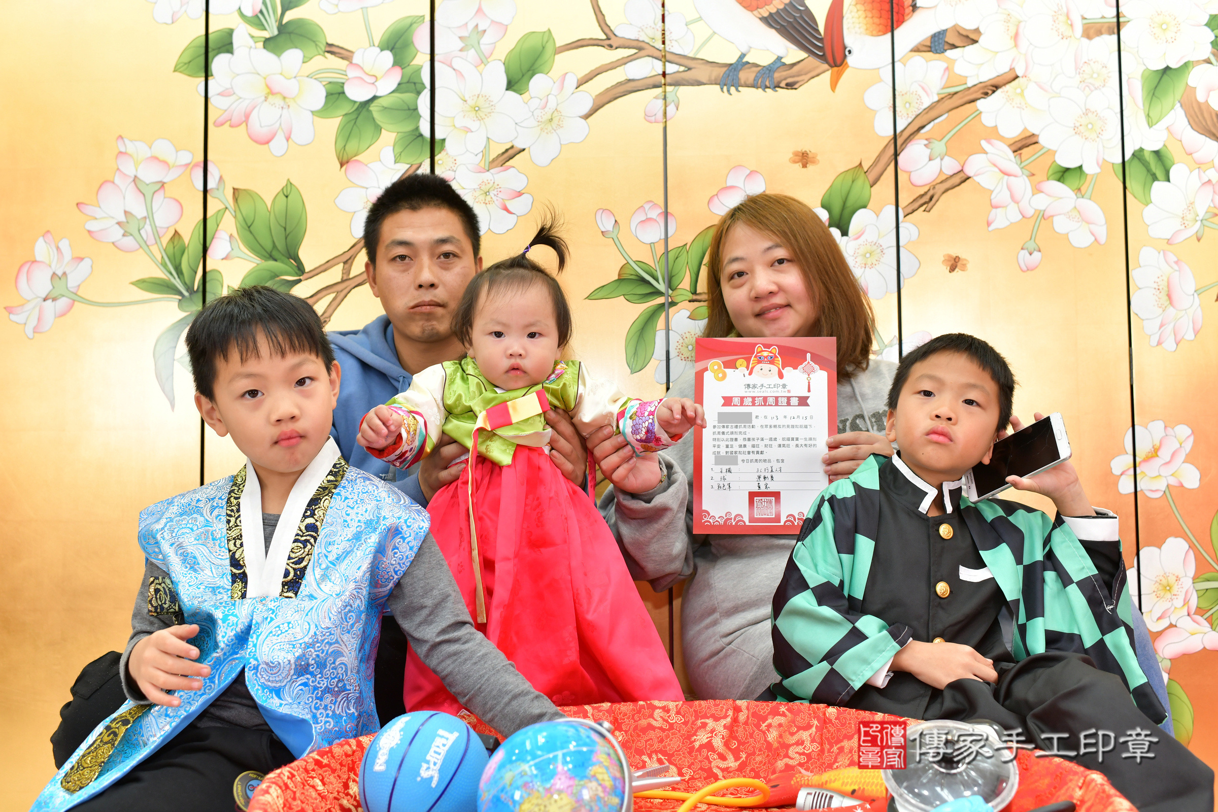 台中市北區小涵寶寶抓周推薦：傳家台中店抓周度脺中國風會場，嬰兒古禮抓周流程儀式吉祥話、抓周道具物品24種、拍照。抓周證書。2024.12.15，照片16