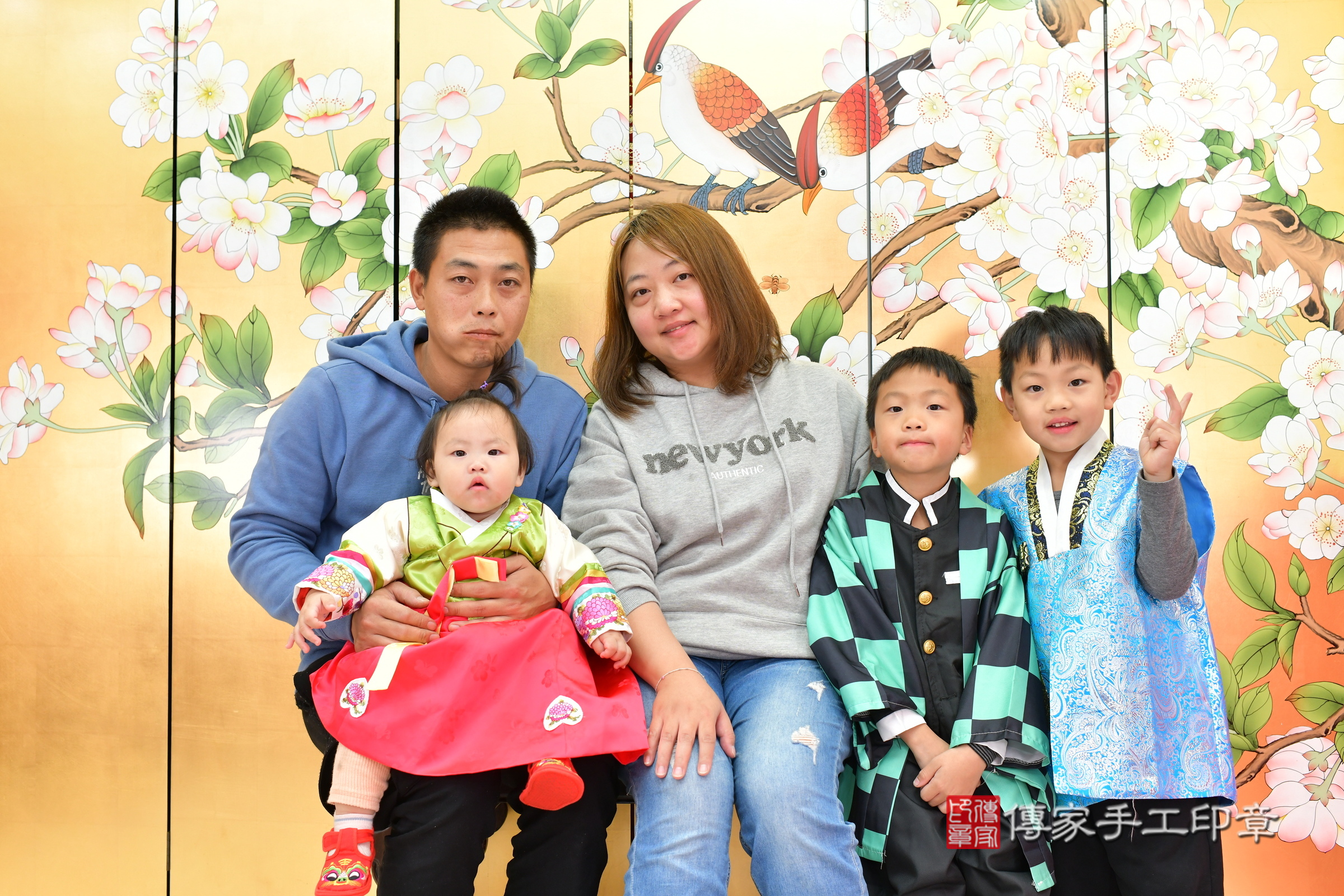 台中市北區小涵寶寶抓周推薦：傳家台中店抓周度脺中國風會場，嬰兒古禮抓周流程儀式吉祥話、抓周道具物品24種、拍照。抓周證書。2024.12.15，照片20