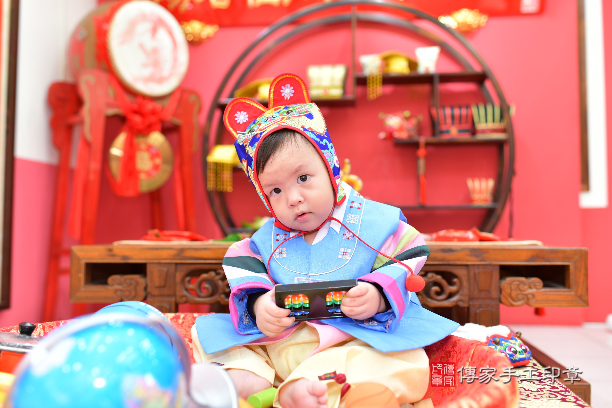 台中市北區小碩寶寶抓周推薦：傳家台中店抓周度脺中國風會場，嬰兒古禮抓周流程儀式吉祥話、抓周道具物品24種、拍照。抓周證書。2024.12.15，照片7