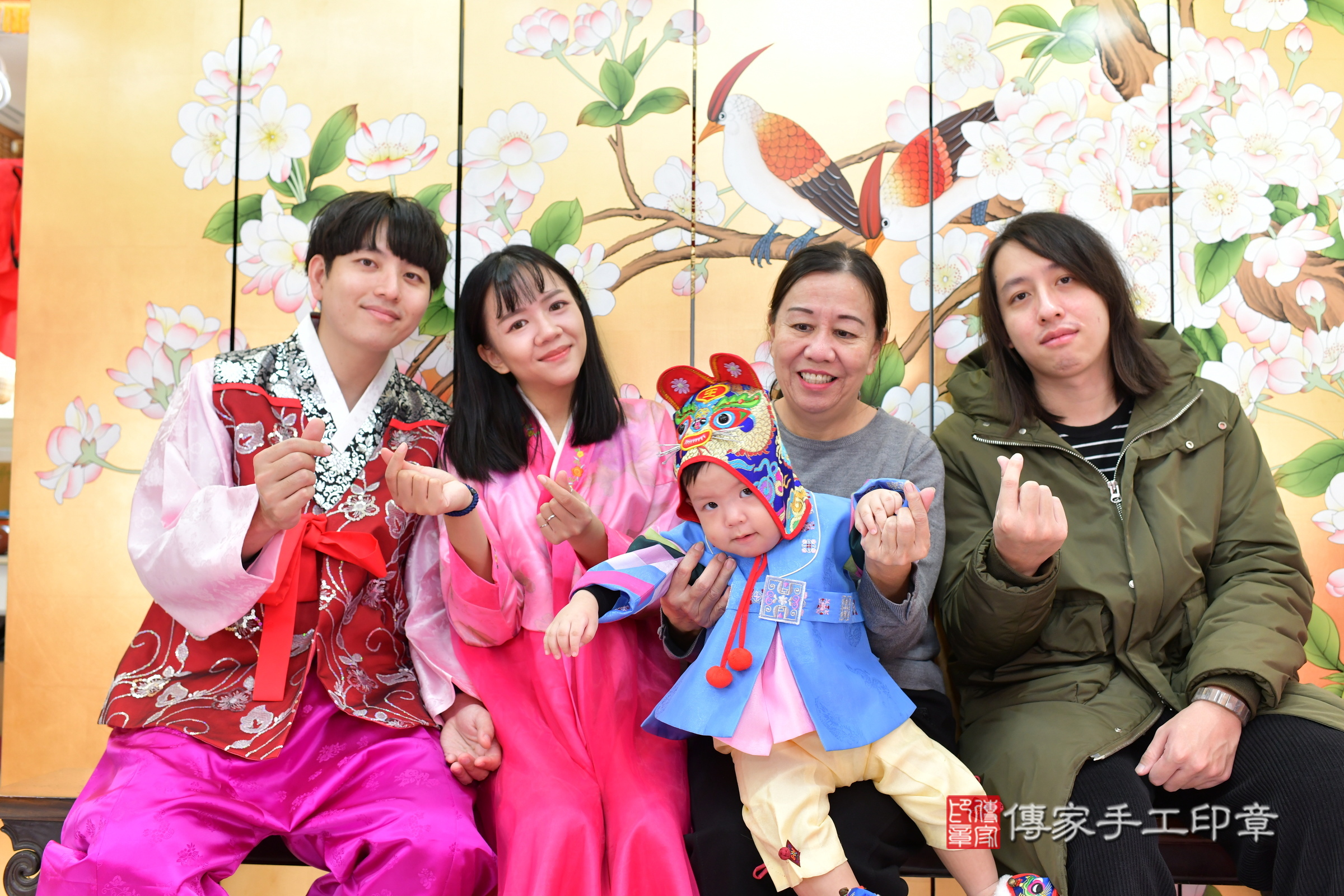 台中市北區小碩寶寶抓周推薦：傳家台中店抓周度脺中國風會場，嬰兒古禮抓周流程儀式吉祥話、抓周道具物品24種、拍照。抓周證書。2024.12.15，照片17