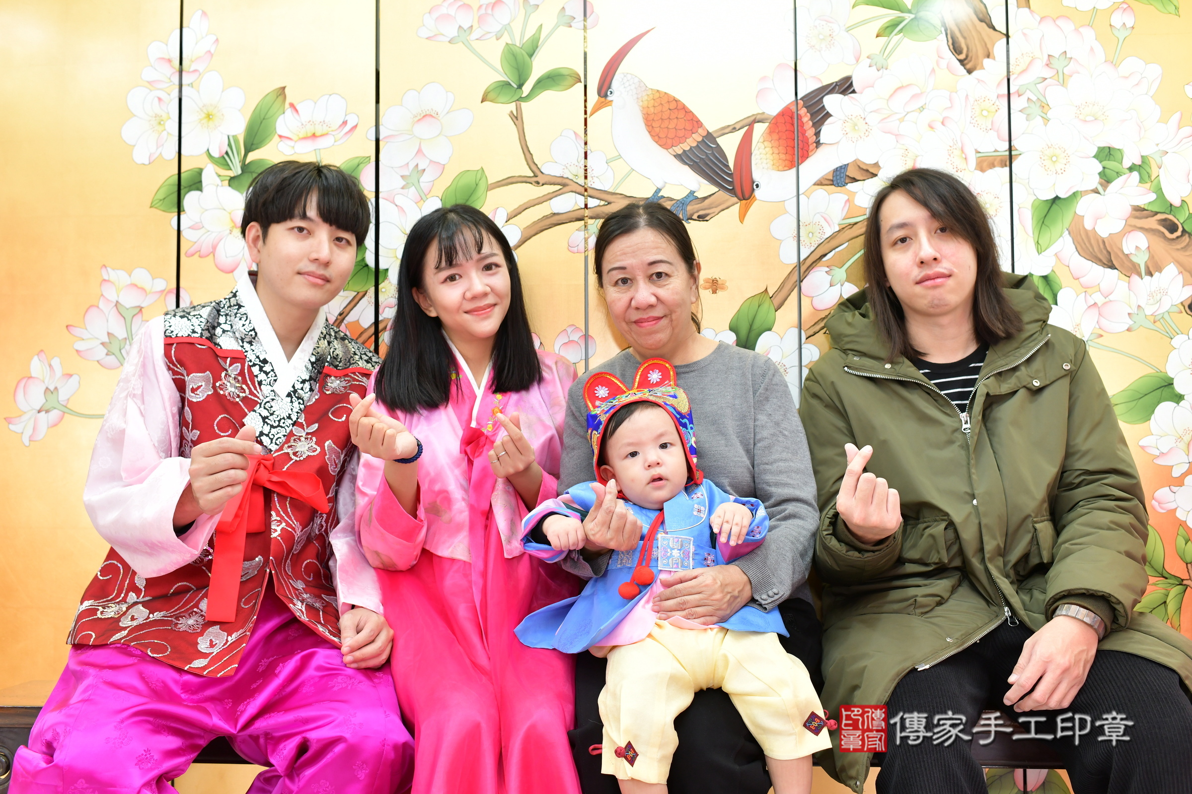 台中市北區小碩寶寶抓周推薦：傳家台中店抓周度脺中國風會場，嬰兒古禮抓周流程儀式吉祥話、抓周道具物品24種、拍照。抓周證書。2024.12.15，照片18