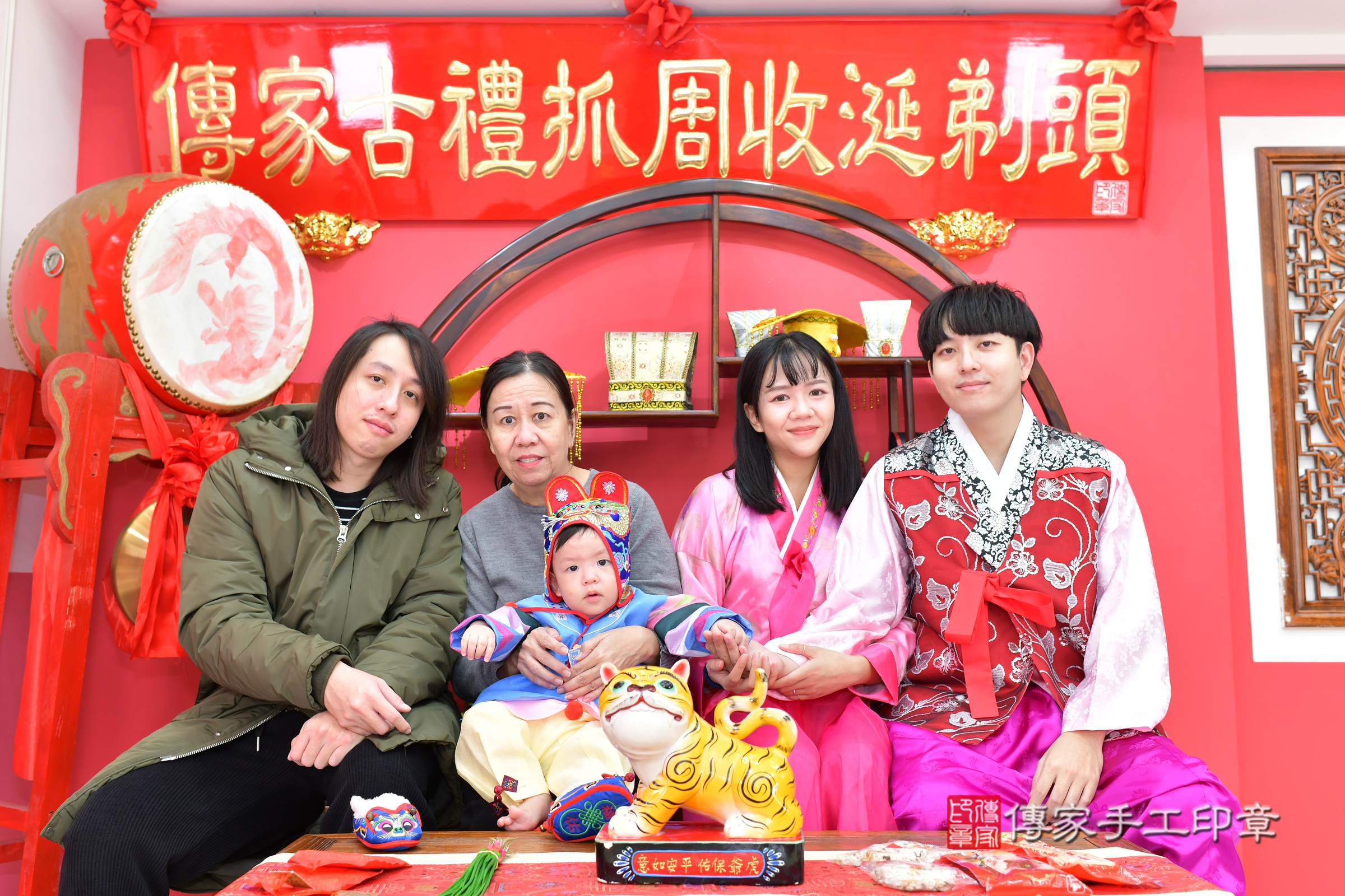 台中市北區小碩寶寶抓周推薦：傳家台中店抓周度脺中國風會場，嬰兒古禮抓周流程儀式吉祥話、抓周道具物品24種、拍照。抓周證書。2024.12.15，照片2