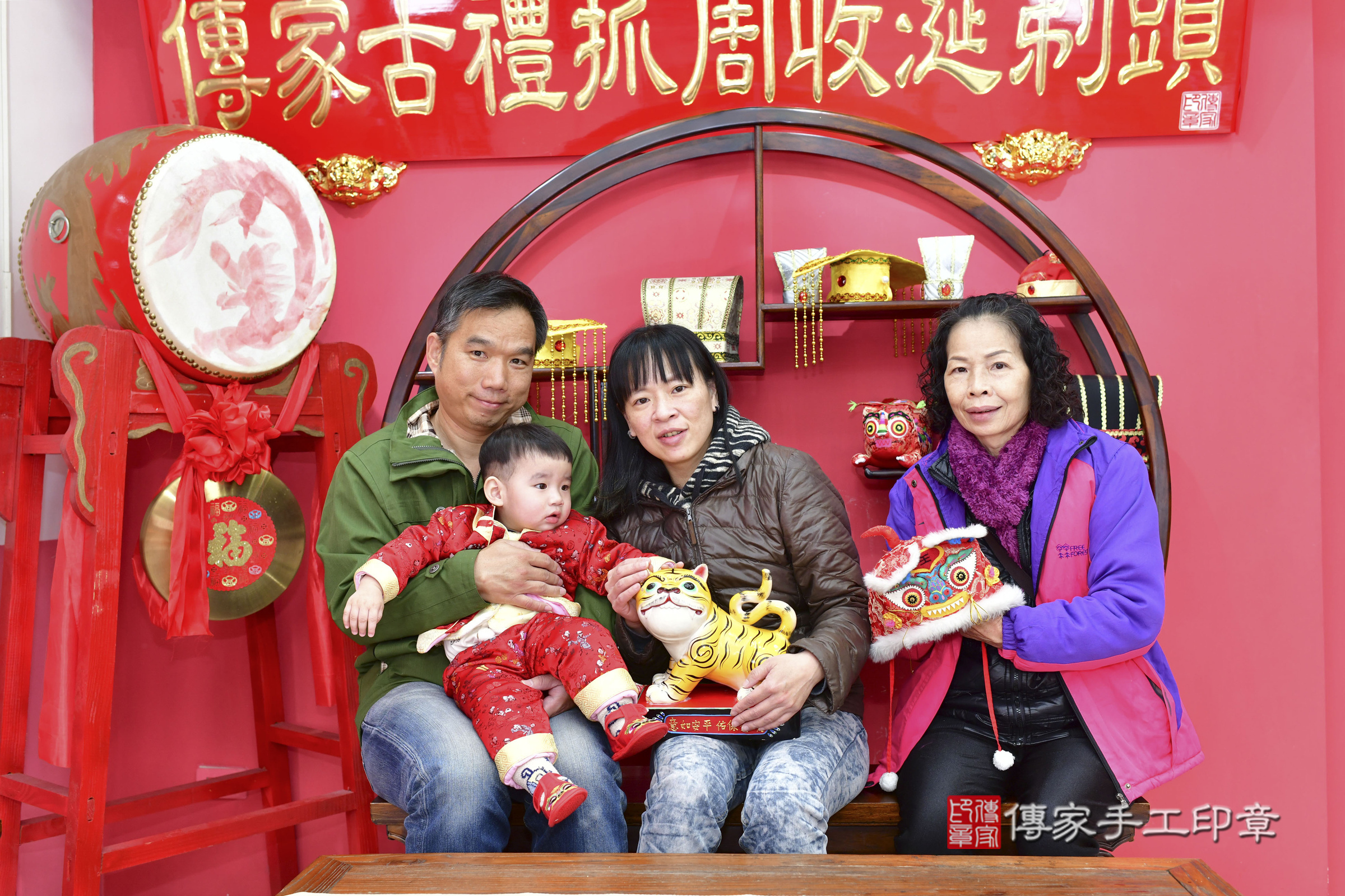 台中市北區澤澤寶寶抓周推薦：傳家台中店抓周度脺中國風會場，嬰兒古禮抓周流程儀式吉祥話、抓周道具物品24種、拍照。抓周證書。2024.12.19，照片10