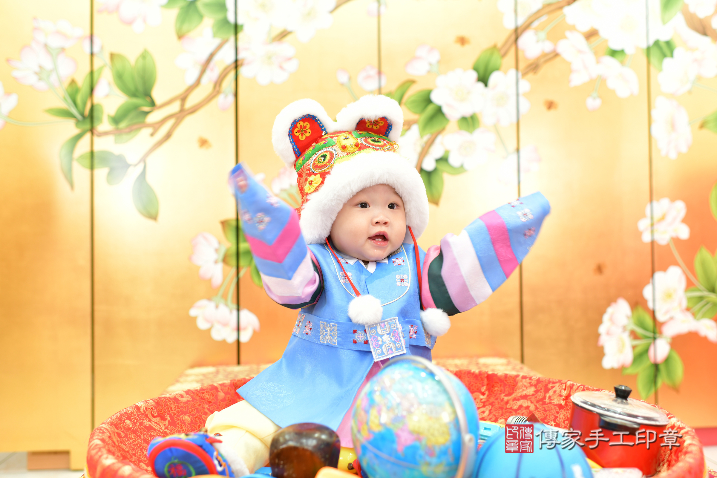 台中市北區樂樂寶寶抓周推薦：傳家台中店抓周度脺中國風會場，嬰兒古禮抓周流程儀式吉祥話、抓周道具物品24種、拍照。抓周證書。2024.12.27，照片11