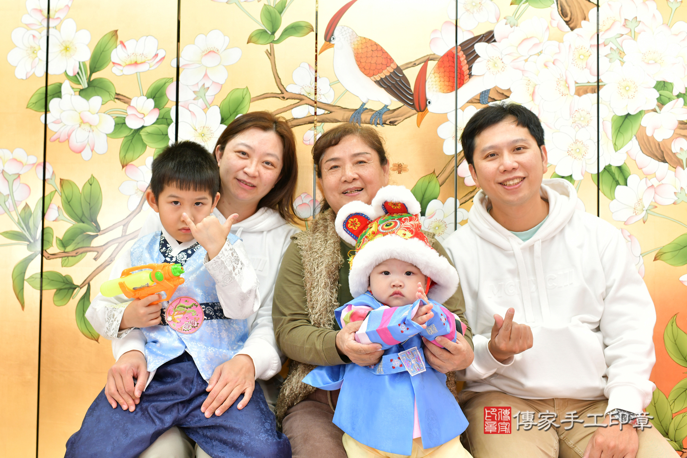 台中市北區樂樂寶寶抓周推薦：傳家台中店抓周度脺中國風會場，嬰兒古禮抓周流程儀式吉祥話、抓周道具物品24種、拍照。抓周證書。2024.12.27，照片5