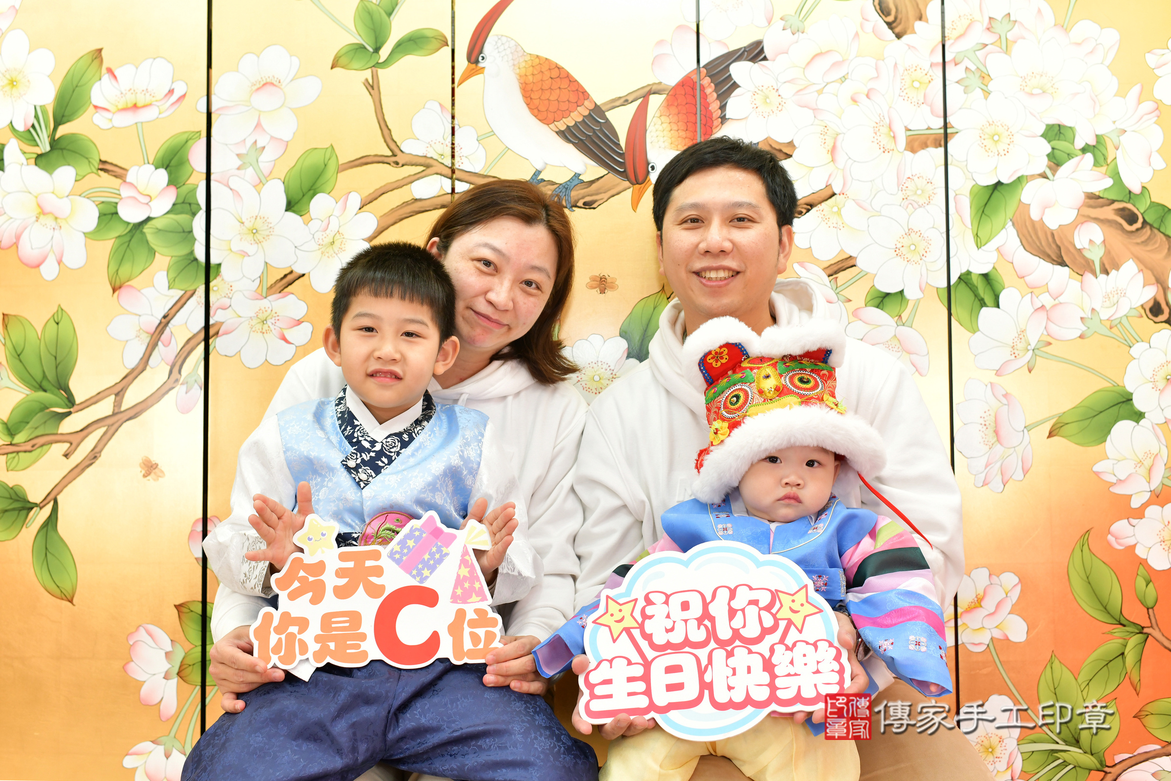 台中市北區樂樂寶寶抓周推薦：傳家台中店抓周度脺中國風會場，嬰兒古禮抓周流程儀式吉祥話、抓周道具物品24種、拍照。抓周證書。2024.12.27，照片3