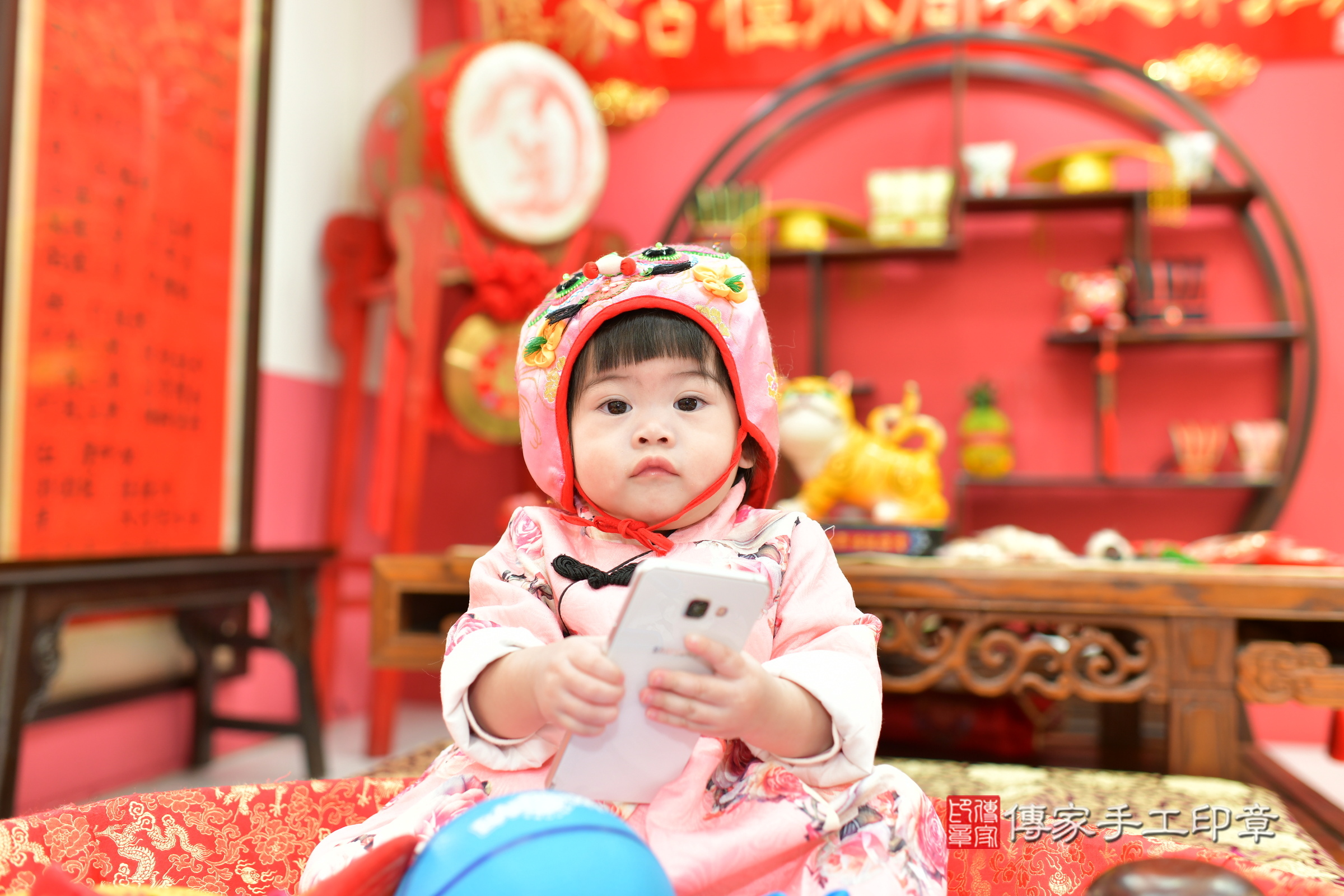 台中市北區小婕寶寶抓周推薦：傳家台中店抓周度脺中國風會場，嬰兒古禮抓周流程儀式吉祥話、抓周道具物品24種、拍照。抓周證書。2024.12.29，照片10
