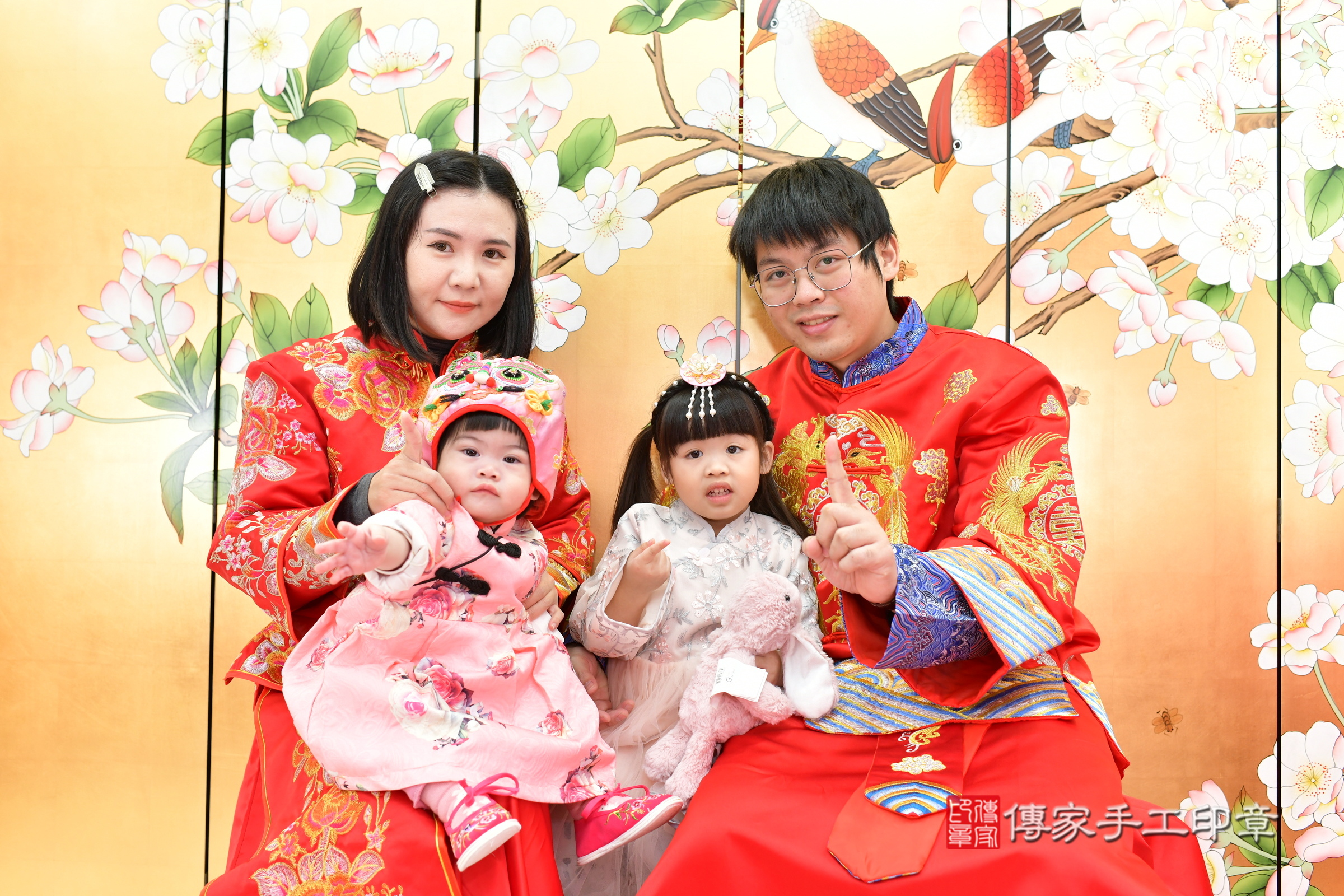 台中市北區小婕寶寶抓周推薦：傳家台中店抓周度脺中國風會場，嬰兒古禮抓周流程儀式吉祥話、抓周道具物品24種、拍照。抓周證書。2024.12.29，照片4