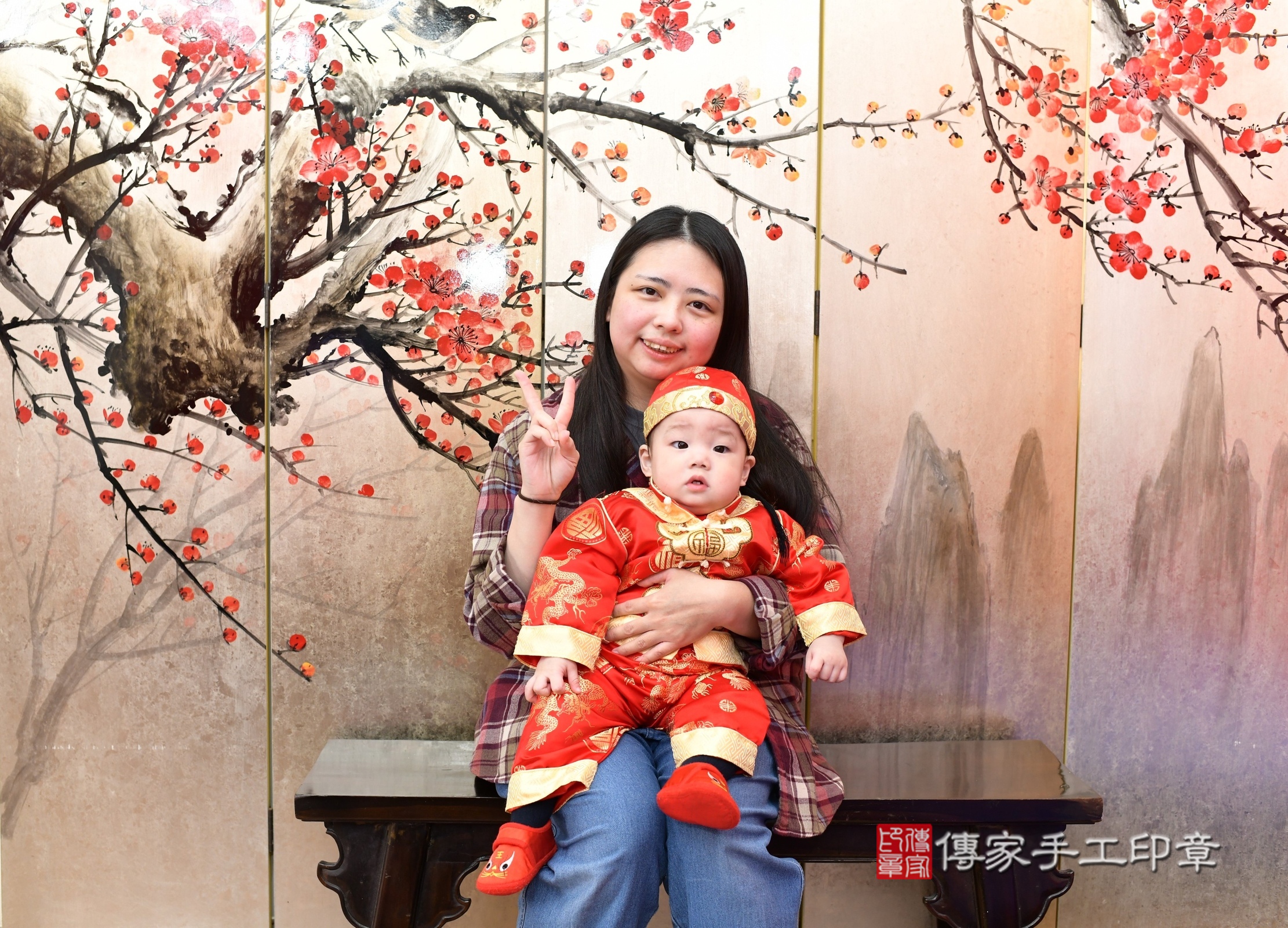 新北市永和區晏晏寶寶抓周推薦：傳家新北店抓周度脺中國風會場，嬰兒古禮抓周流程儀式吉祥話、抓周道具物品24種、拍照。抓周證書。2025.3.22，照片8