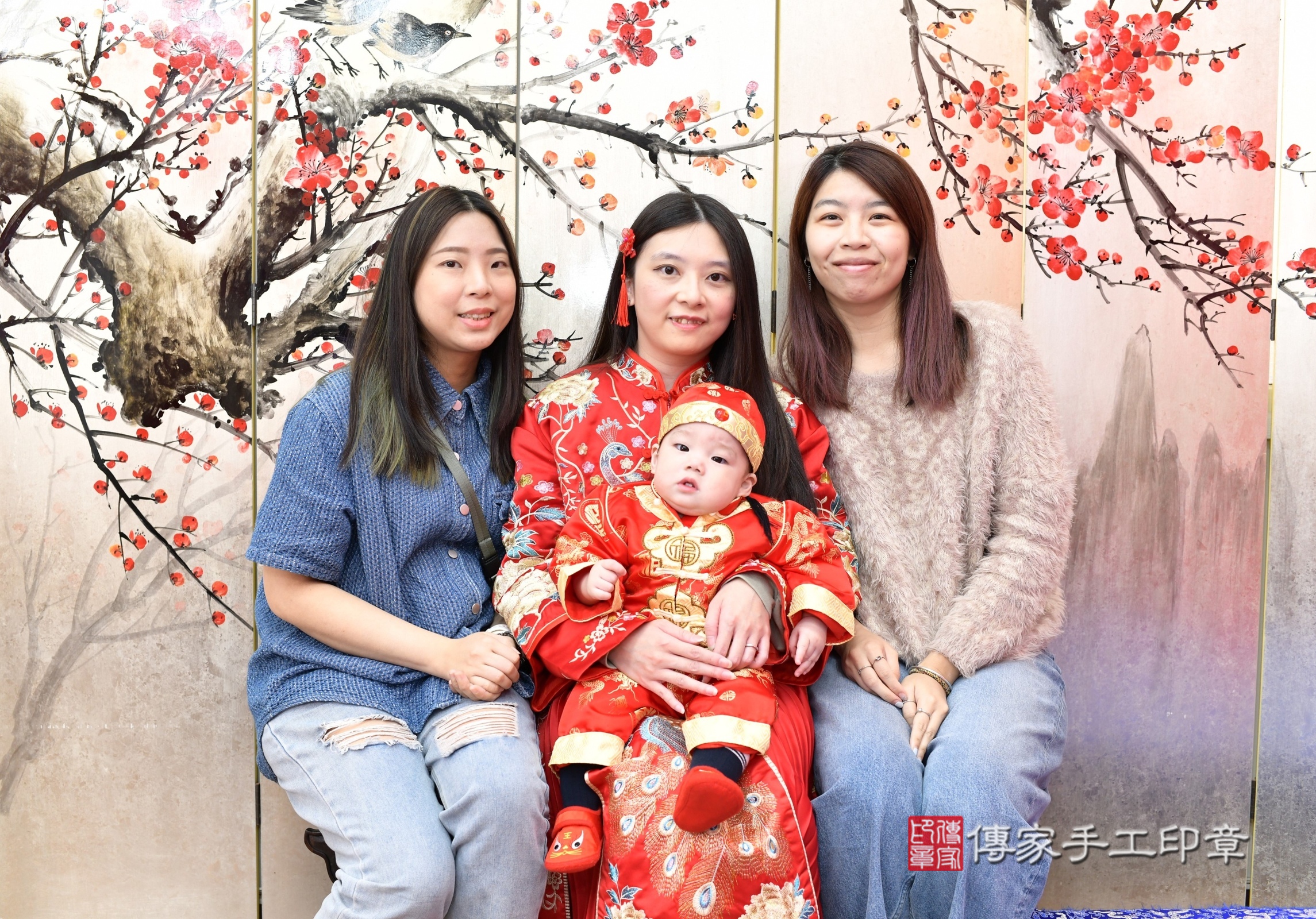 新北市永和區晏晏寶寶抓周推薦：傳家新北店抓周度脺中國風會場，嬰兒古禮抓周流程儀式吉祥話、抓周道具物品24種、拍照。抓周證書。2025.3.22，照片7