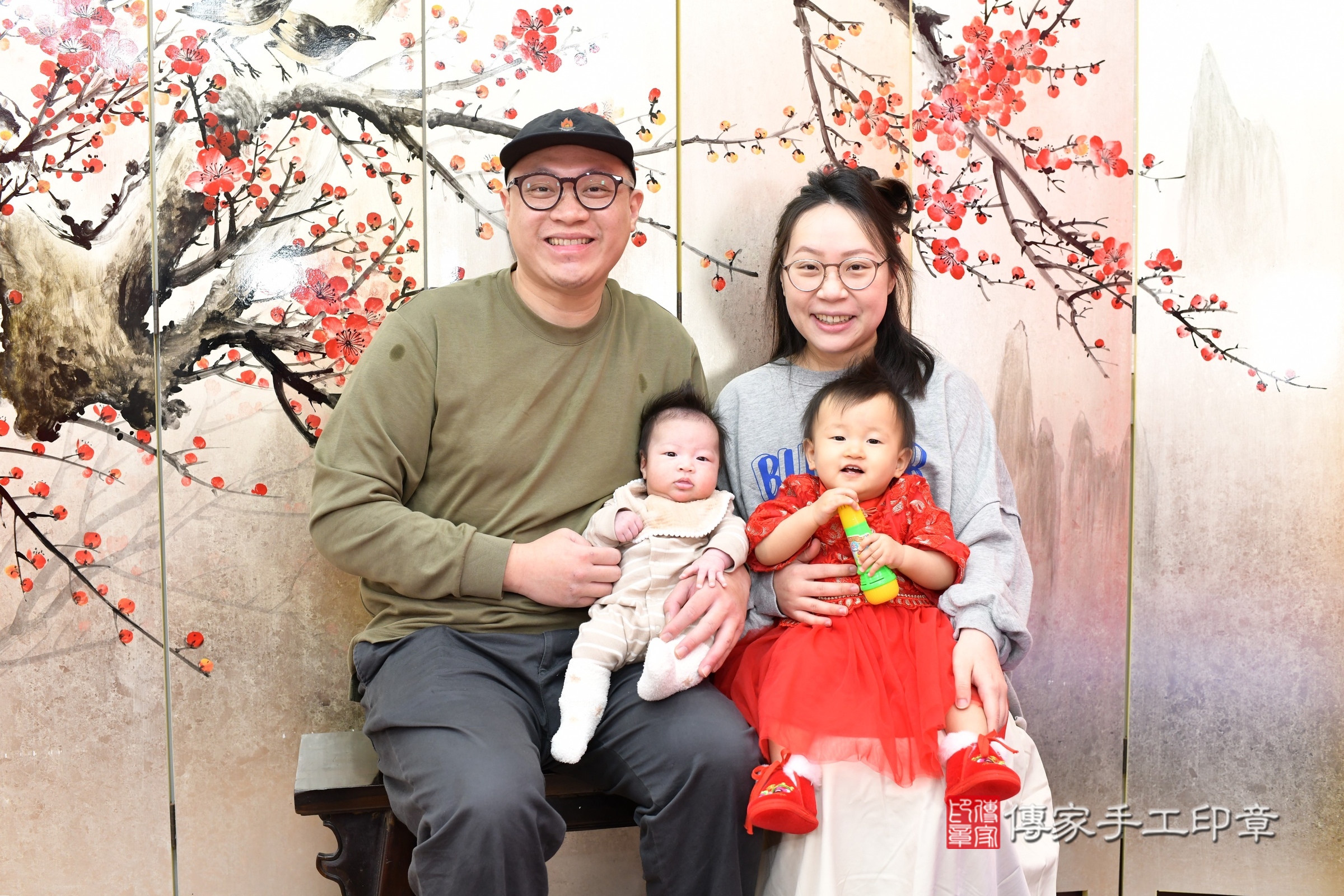 新北市永和區小潔寶寶抓周推薦：傳家新北店抓周度脺中國風會場，嬰兒古禮抓周流程儀式吉祥話、抓周道具物品24種、拍照。抓周證書。2025.3.22，照片4