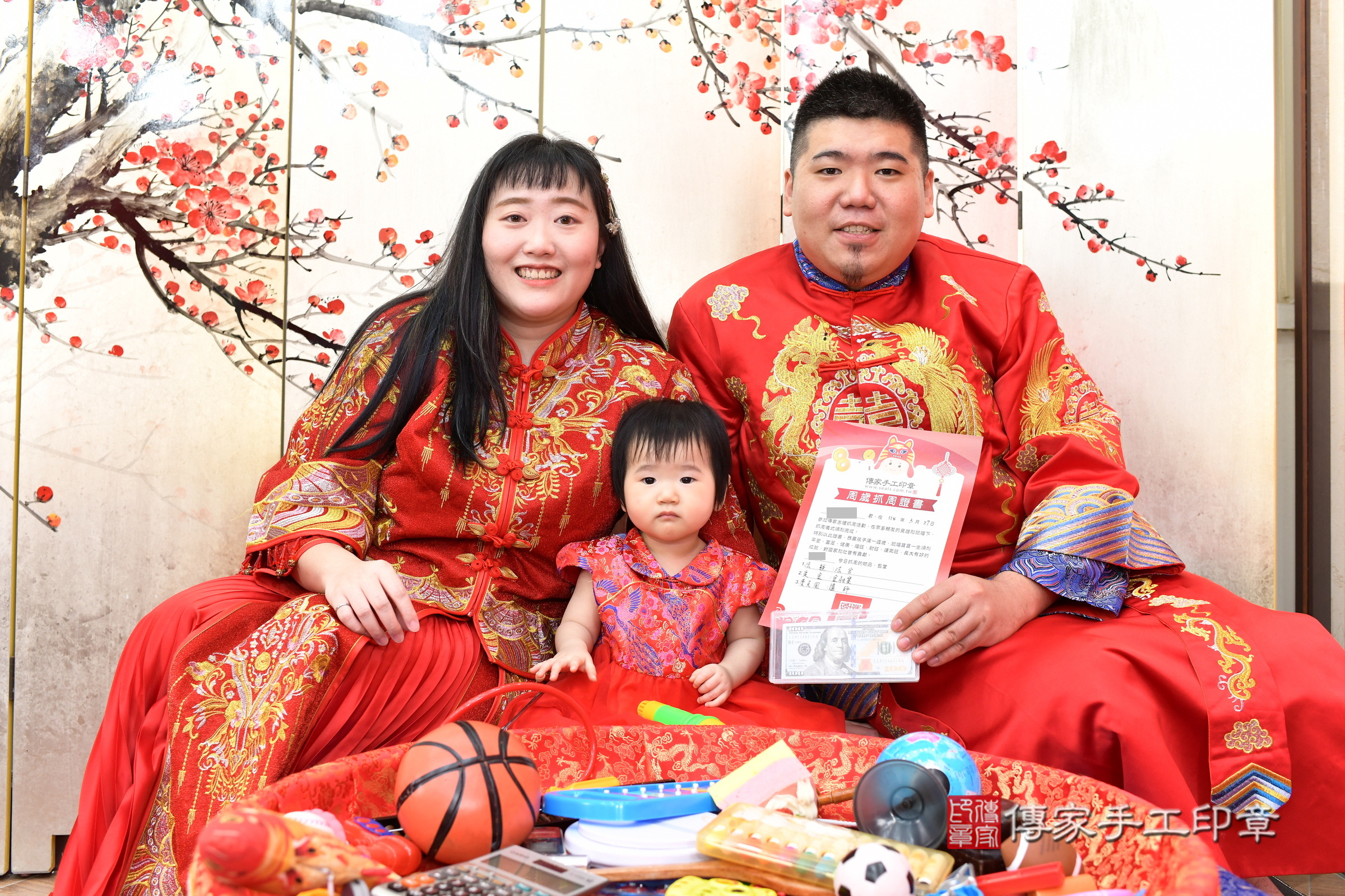 新北市永和區淇淇寶寶抓周推薦：傳家新北店抓周度脺中國風會場，嬰兒古禮抓周流程儀式吉祥話、抓周道具物品24種、拍照。抓周證書。2025.3.23，照片13