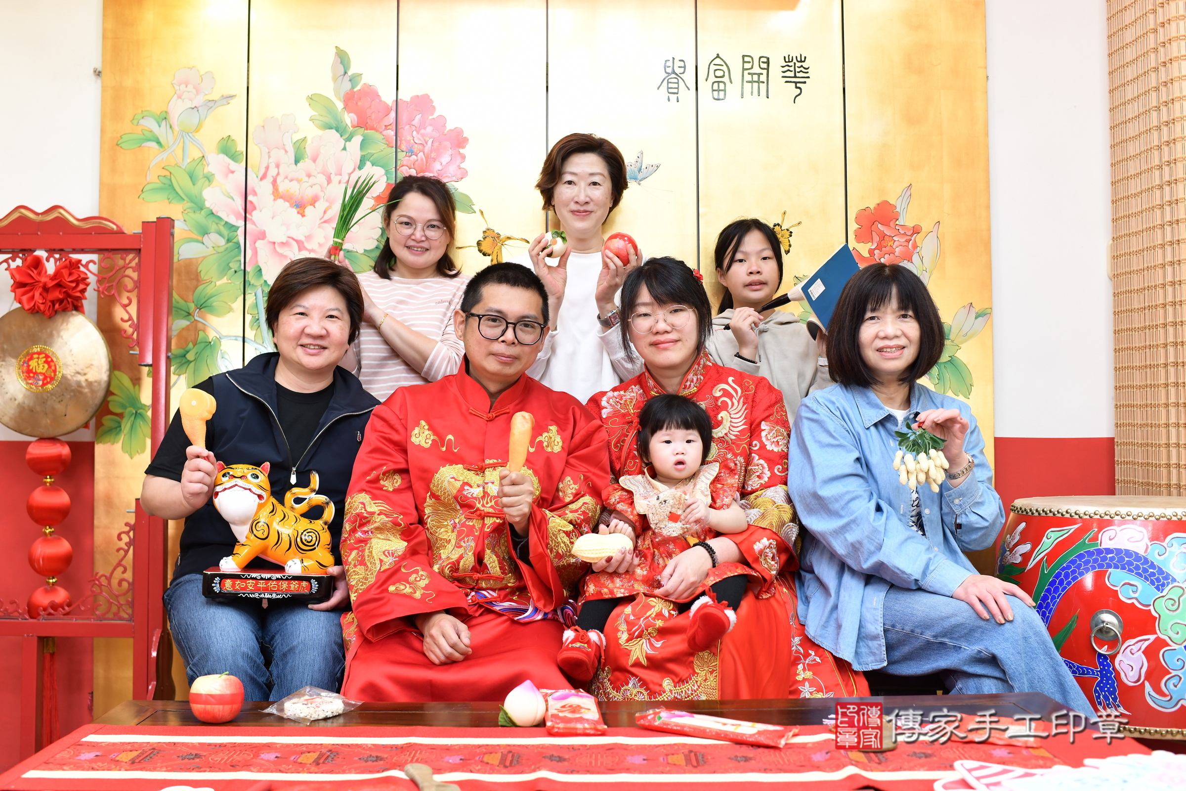 台北市大同區小璇寶寶抓周推薦：傳家台北店抓周度脺中國風會場，嬰兒古禮抓周流程儀式吉祥話、抓周道具物品24種、拍照。抓周證書。2025.2.28，照片15
