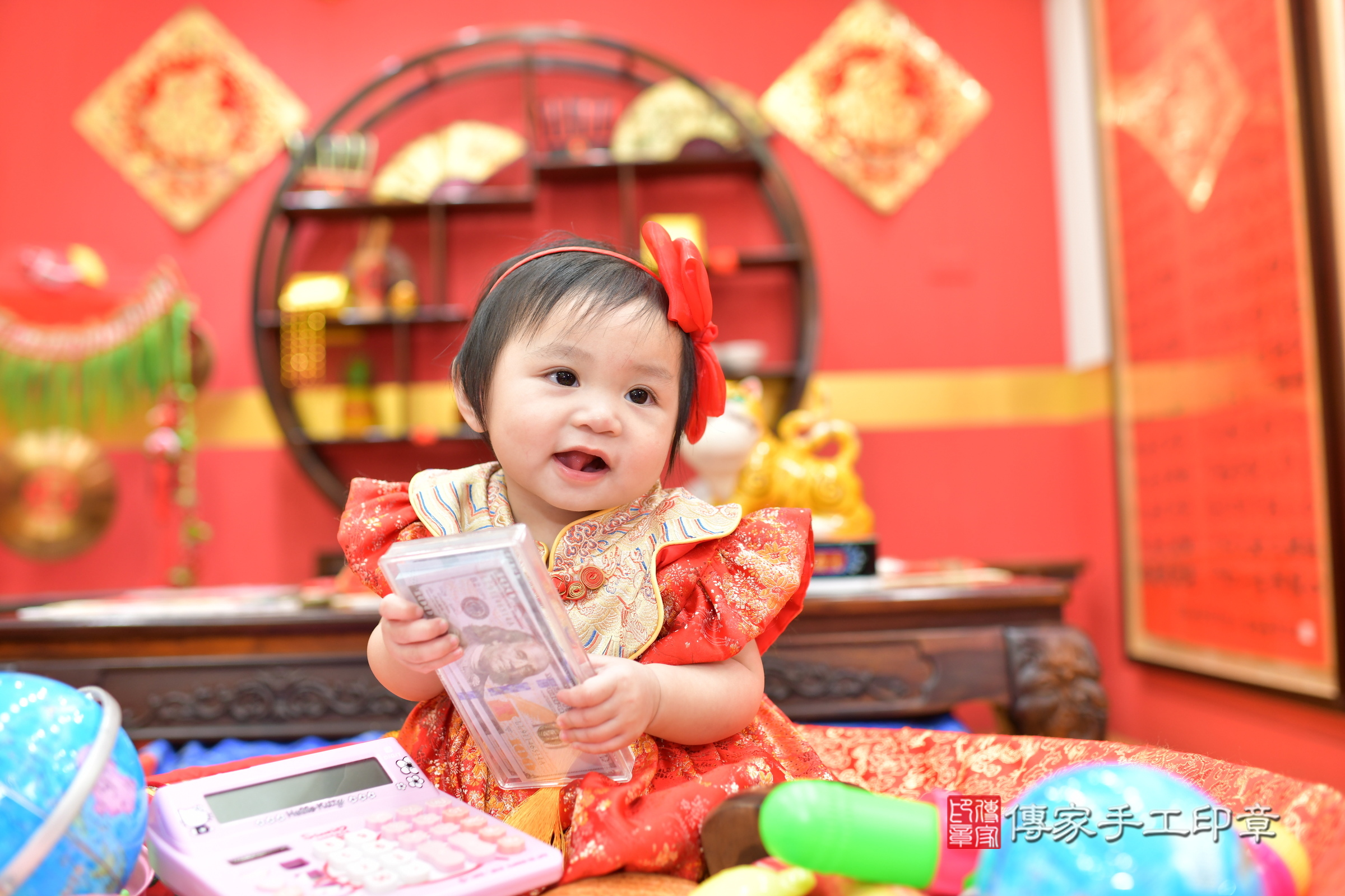 桃園市八德區莛莛寶寶抓周推薦：傳家桃園店抓周度脺中國風會場，嬰兒古禮抓周流程儀式吉祥話、抓周道具物品24種、拍照。抓周證書。2025.3.22，照片6