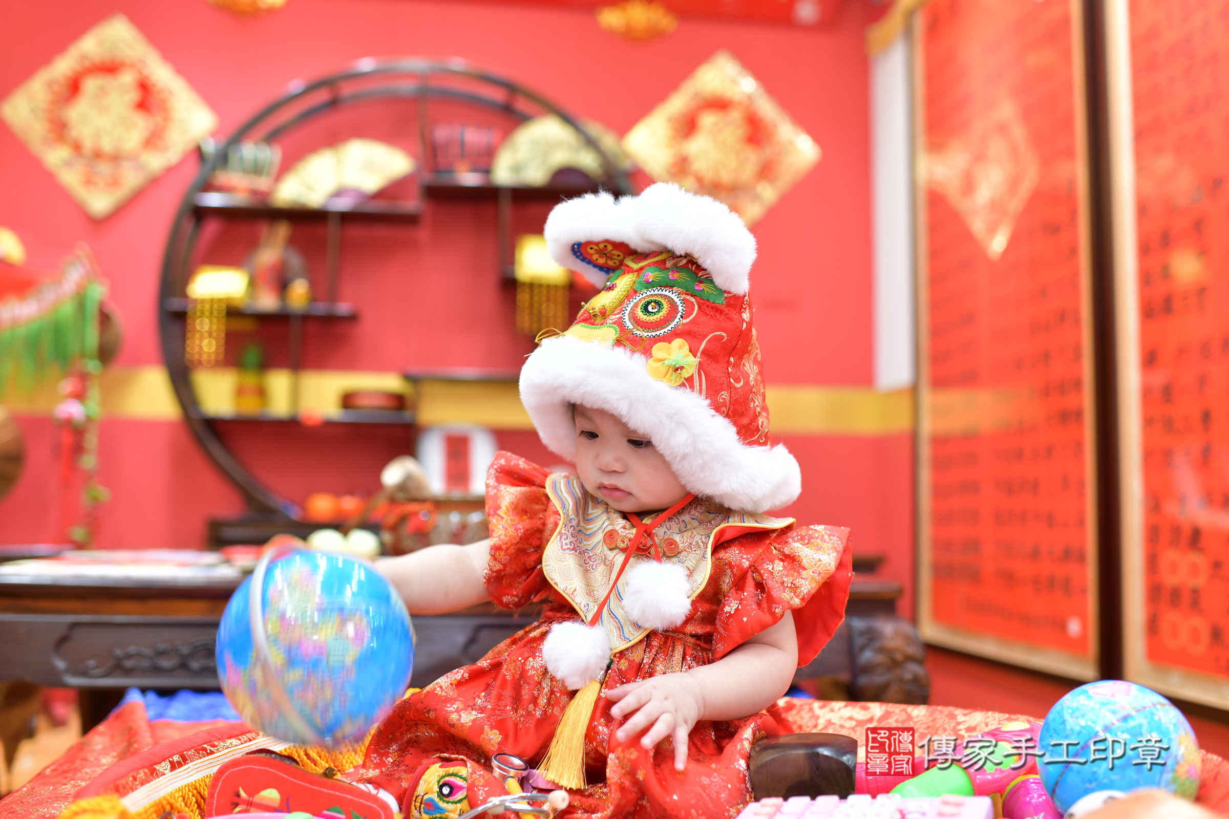 桃園市八德區莛莛寶寶抓周推薦：傳家桃園店抓周度脺中國風會場，嬰兒古禮抓周流程儀式吉祥話、抓周道具物品24種、拍照。抓周證書。2025.3.22，照片10