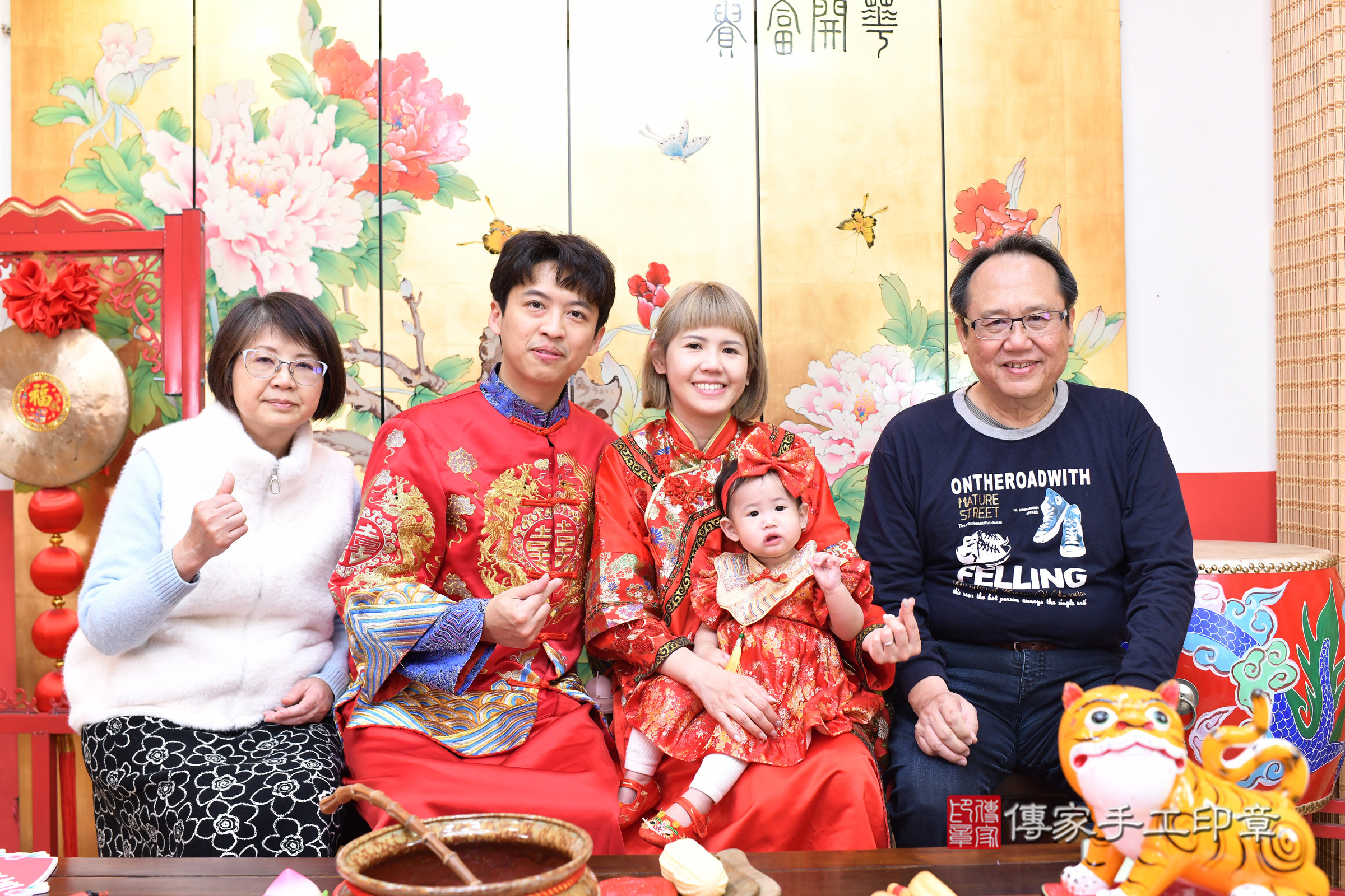 台北市大同區霏霏寶寶抓周推薦：傳家台北店抓周度脺中國風會場，嬰兒古禮抓周流程儀式吉祥話、抓周道具物品24種、拍照。抓周證書。2025.3.29，照片6