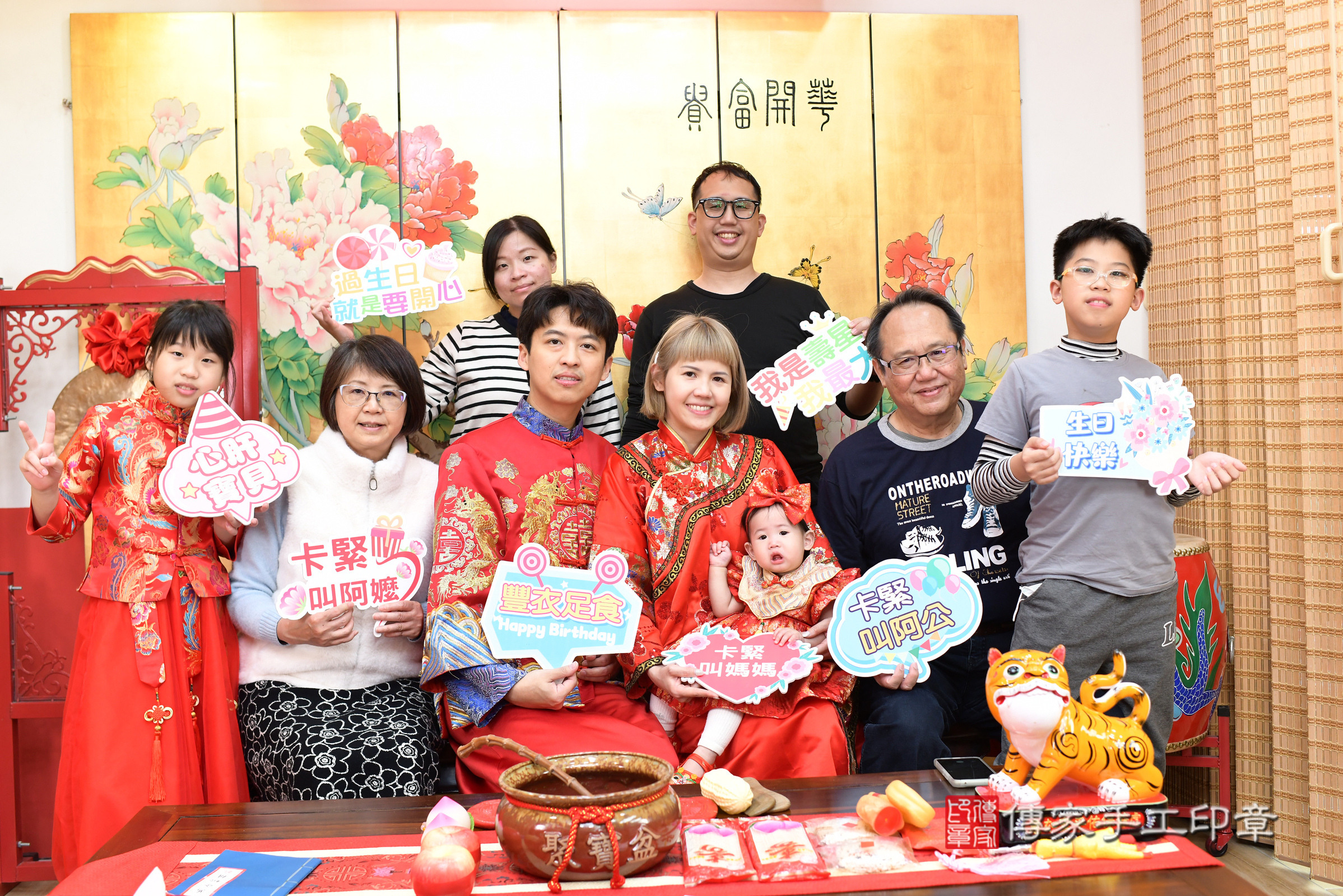 台北市大同區霏霏寶寶抓周推薦：傳家台北店抓周度脺中國風會場，嬰兒古禮抓周流程儀式吉祥話、抓周道具物品24種、拍照。抓周證書。2025.3.29，照片25