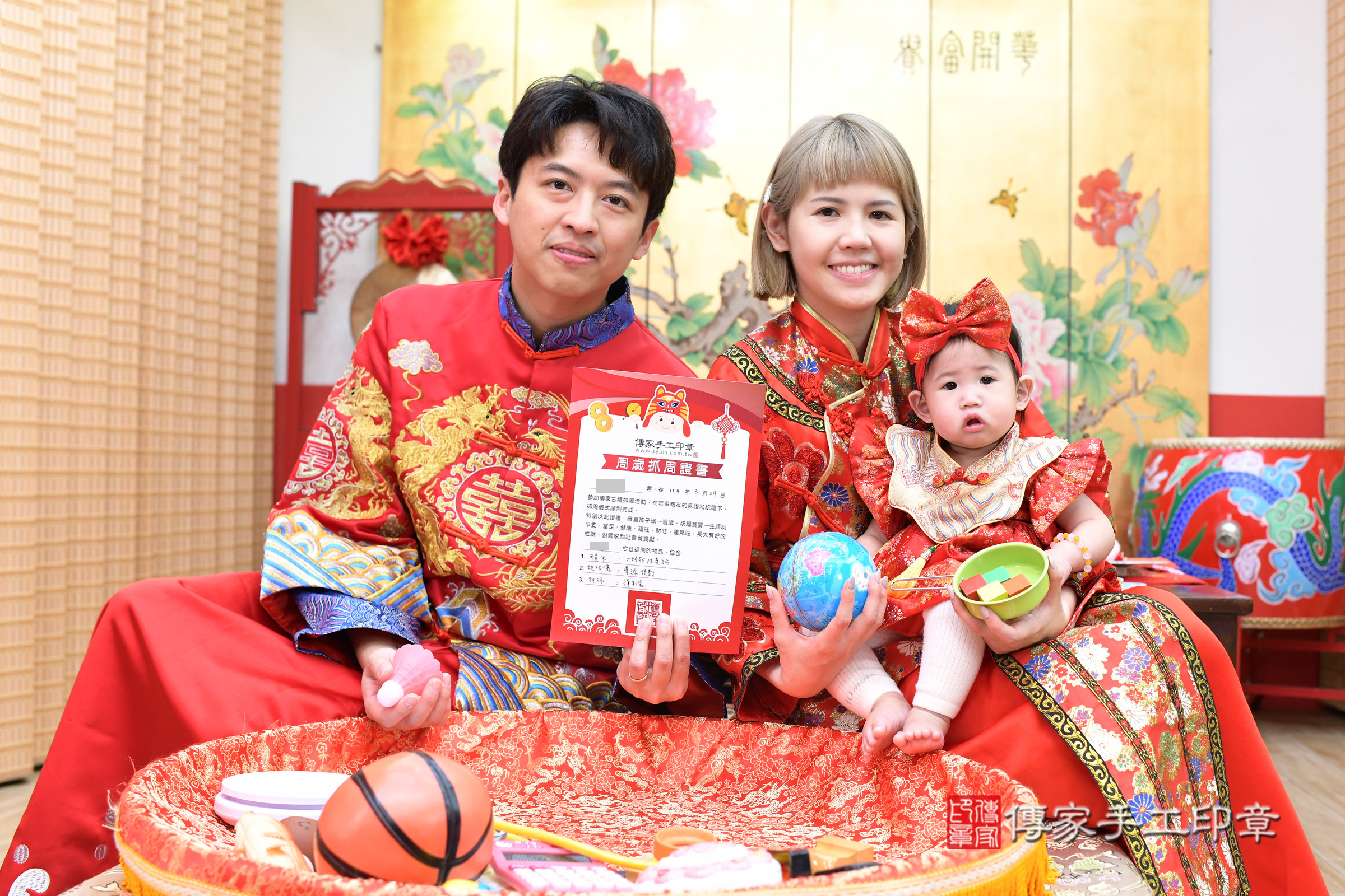 台北市大同區霏霏寶寶抓周推薦：傳家台北店抓周度脺中國風會場，嬰兒古禮抓周流程儀式吉祥話、抓周道具物品24種、拍照。抓周證書。2025.3.29，照片21