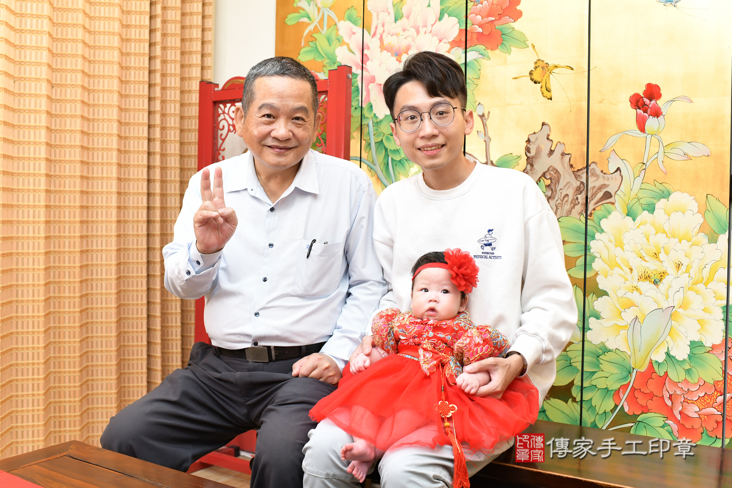 台北市大同區小涵寶寶收涎推薦：傳家台北店收涎中國風會場，嬰兒古禮收涎收口水流程儀式、收涎吉祥話、收涎餅乾、收涎拍照。收涎證書。2025.3.28，照片6