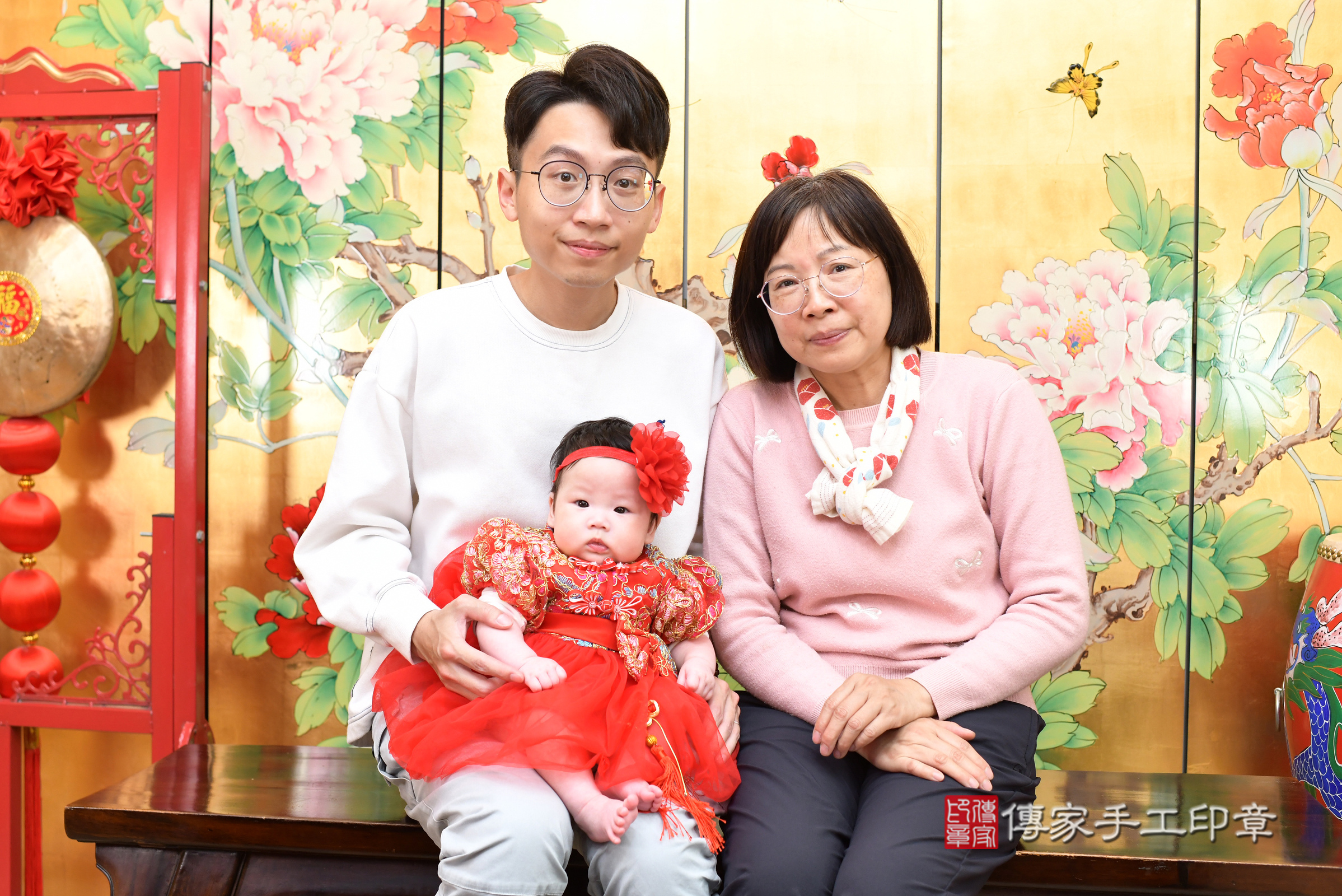 台北市大同區小涵寶寶收涎推薦：傳家台北店收涎中國風會場，嬰兒古禮收涎收口水流程儀式、收涎吉祥話、收涎餅乾、收涎拍照。收涎證書。2025.3.28，照片7