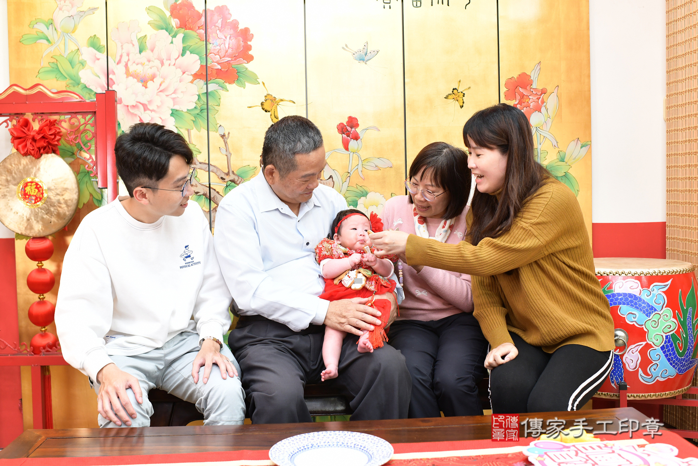 台北市大同區小涵寶寶收涎推薦：傳家台北店收涎中國風會場，嬰兒古禮收涎收口水流程儀式、收涎吉祥話、收涎餅乾、收涎拍照。收涎證書。2025.3.28，照片16