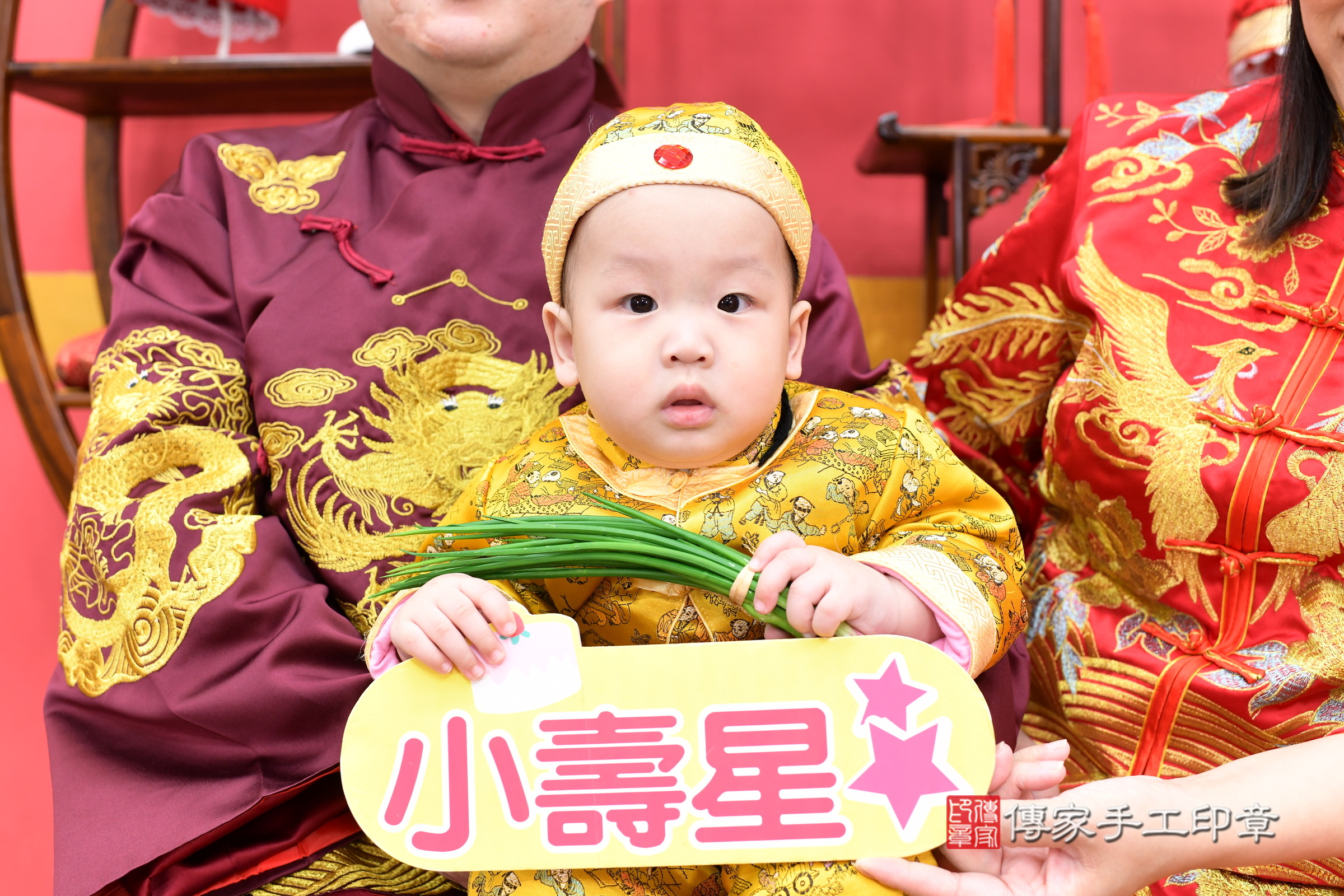 新北市永和區小良 寶寶抓周推薦：傳家新北店抓周度脺中國風會場，嬰兒古禮抓周流程儀式吉祥話、抓周道具物品24種、拍照。抓周證書。2025.3.14，照片4