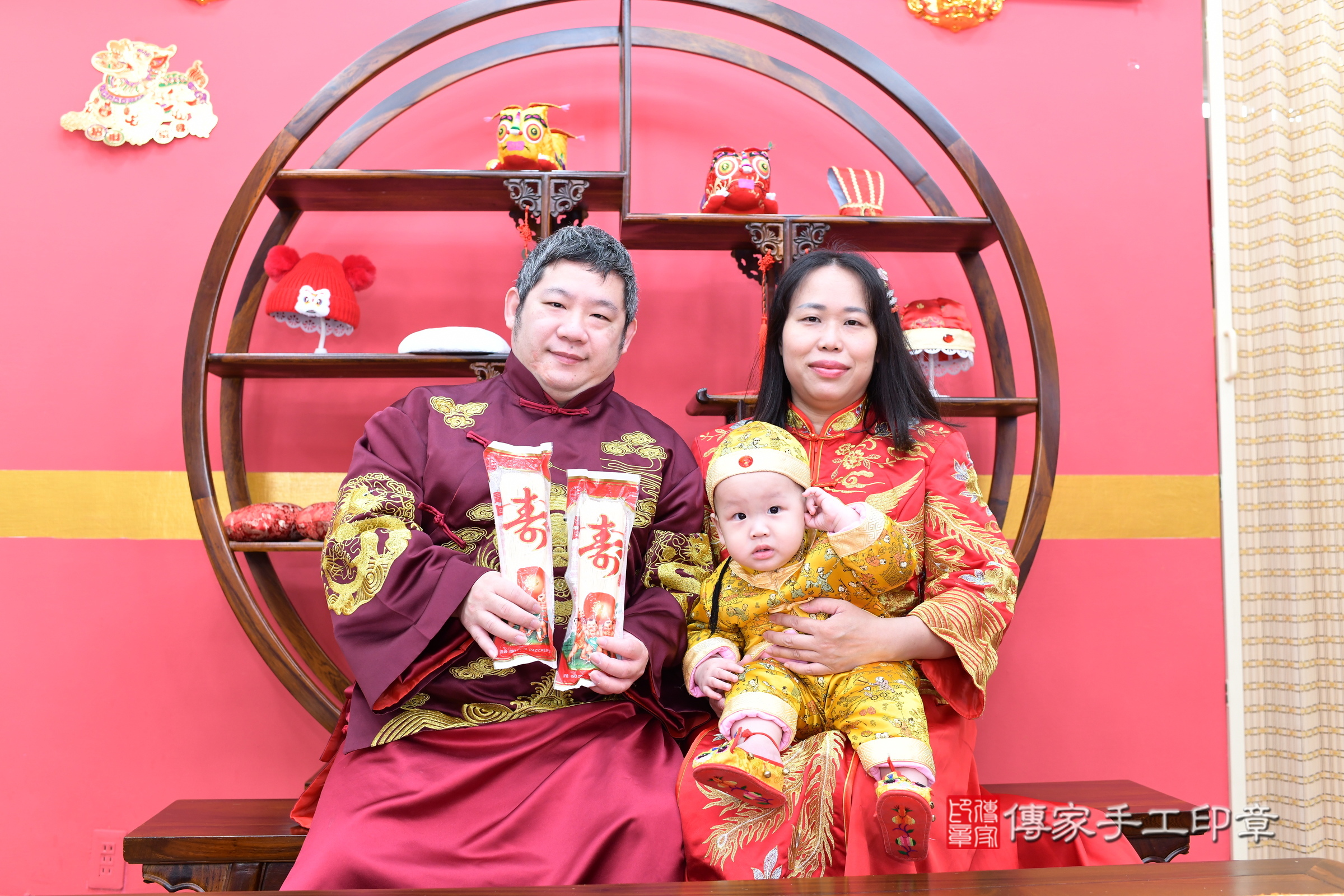 新北市永和區小良 寶寶抓周推薦：傳家新北店抓周度脺中國風會場，嬰兒古禮抓周流程儀式吉祥話、抓周道具物品24種、拍照。抓周證書。2025.3.14，照片13