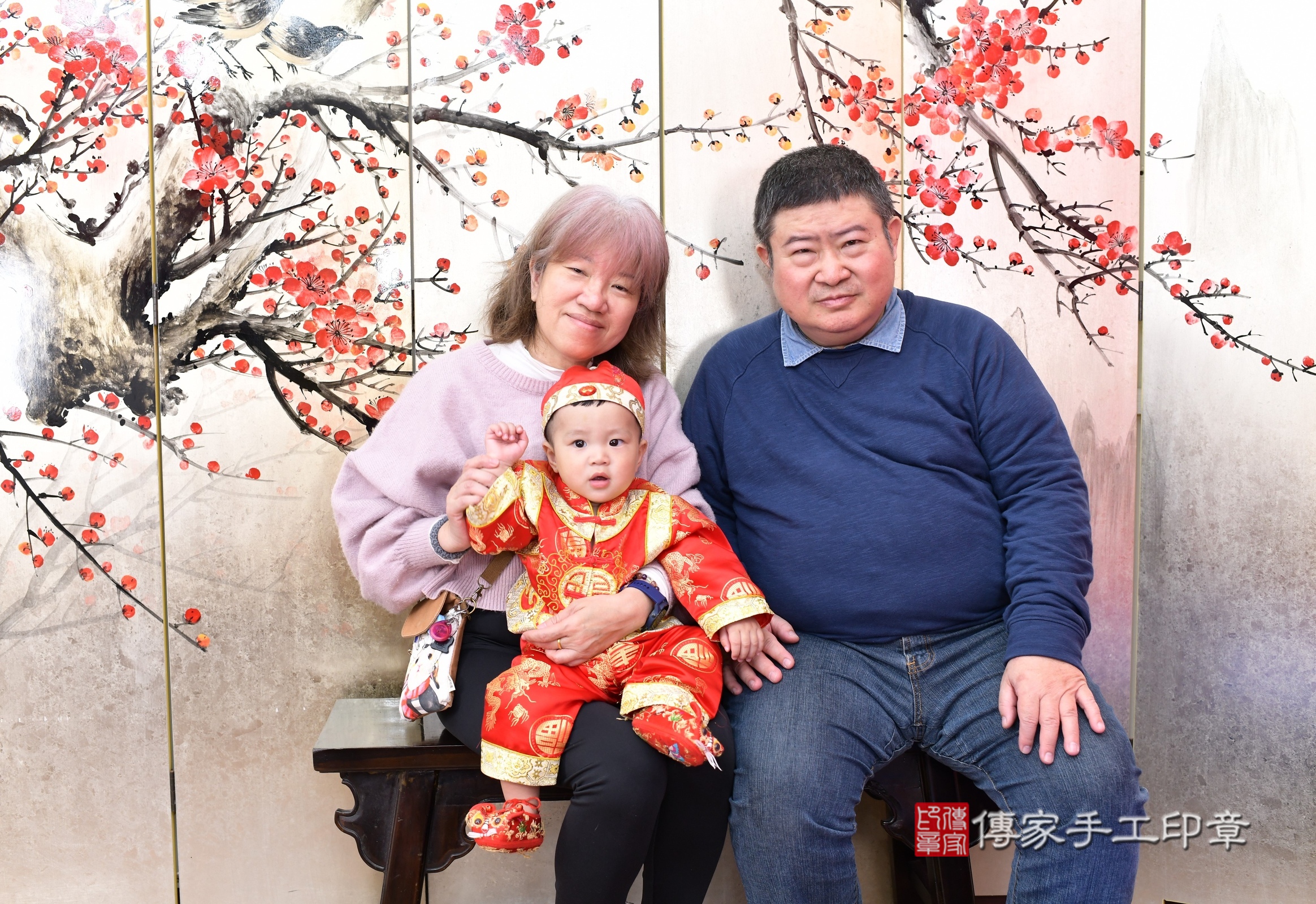 新北市永和區小競寶寶抓周推薦：傳家新北店抓周度脺中國風會場，嬰兒古禮抓周流程儀式吉祥話、抓周道具物品24種、拍照。抓周證書。2025.3.28，照片2