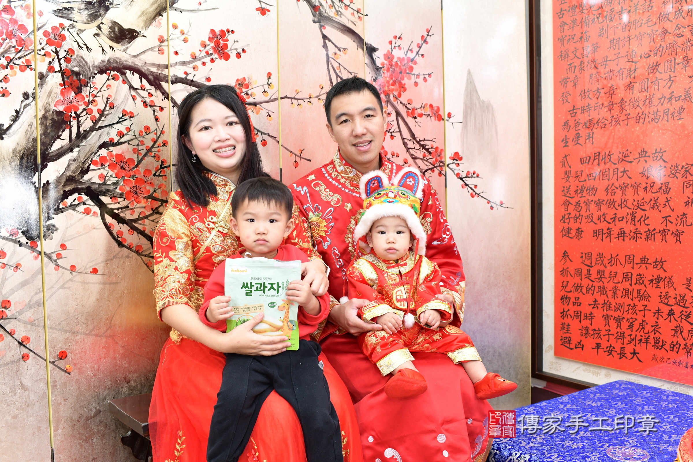 新北市永和區暘暘寶寶抓周推薦：傳家新北店抓周度脺中國風會場，嬰兒古禮抓周流程儀式吉祥話、抓周道具物品24種、拍照。抓周證書。2025.3.29，照片4