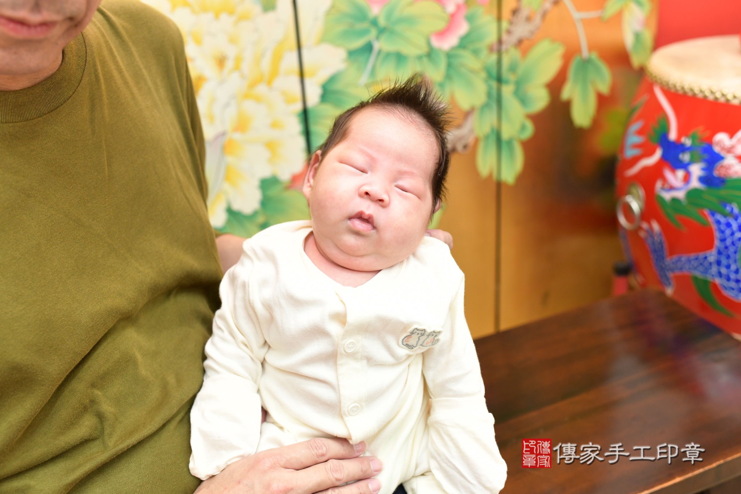 軒軒寶寶(台北市大同區嬰兒寶寶滿月剃頭理髮、嬰兒剃胎毛儀式吉祥話)。中國風會場，爸媽寶貝穿「日中韓」古裝禮服。專業拍照、證書。★購買「臍帶章、肚臍章、胎毛筆刷印章」贈送：剃頭、收涎、抓周，三選一。2025.3.11，照片5