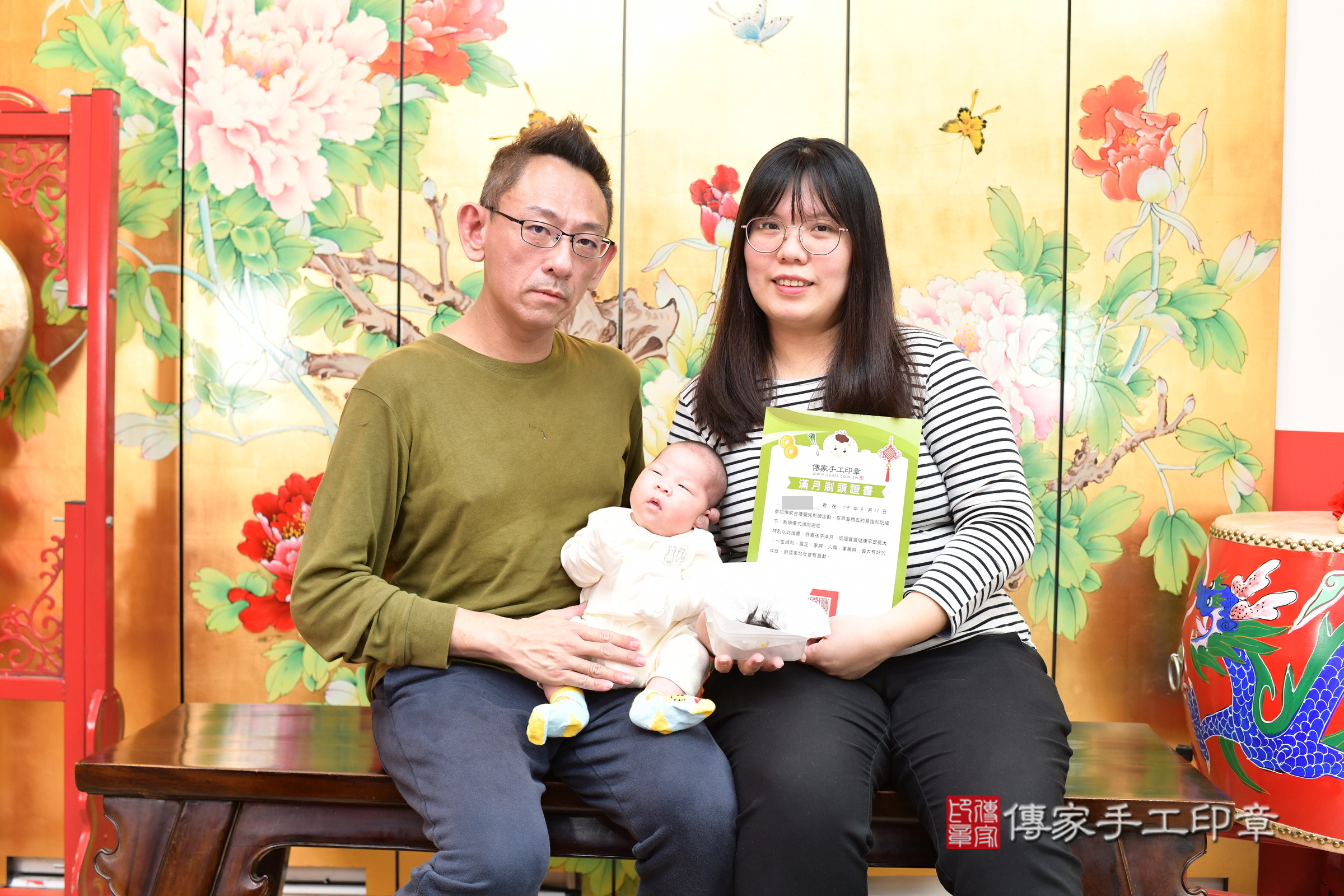 軒軒寶寶(台北市大同區嬰兒寶寶滿月剃頭理髮、嬰兒剃胎毛儀式吉祥話)。中國風會場，爸媽寶貝穿「日中韓」古裝禮服。專業拍照、證書。★購買「臍帶章、肚臍章、胎毛筆刷印章」贈送：剃頭、收涎、抓周，三選一。2025.3.11，照片26