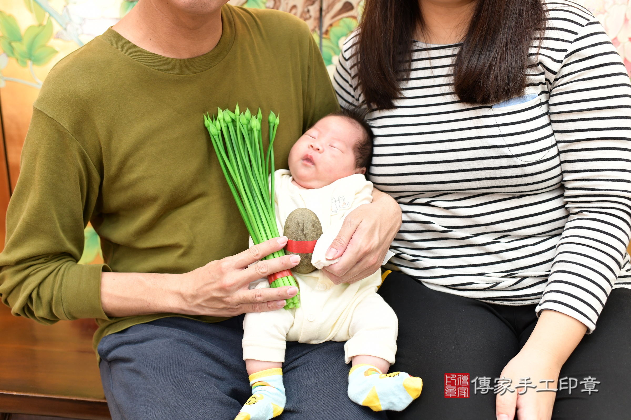 軒軒寶寶(台北市大同區嬰兒寶寶滿月剃頭理髮、嬰兒剃胎毛儀式吉祥話)。中國風會場，爸媽寶貝穿「日中韓」古裝禮服。專業拍照、證書。★購買「臍帶章、肚臍章、胎毛筆刷印章」贈送：剃頭、收涎、抓周，三選一。2025.3.11，照片16