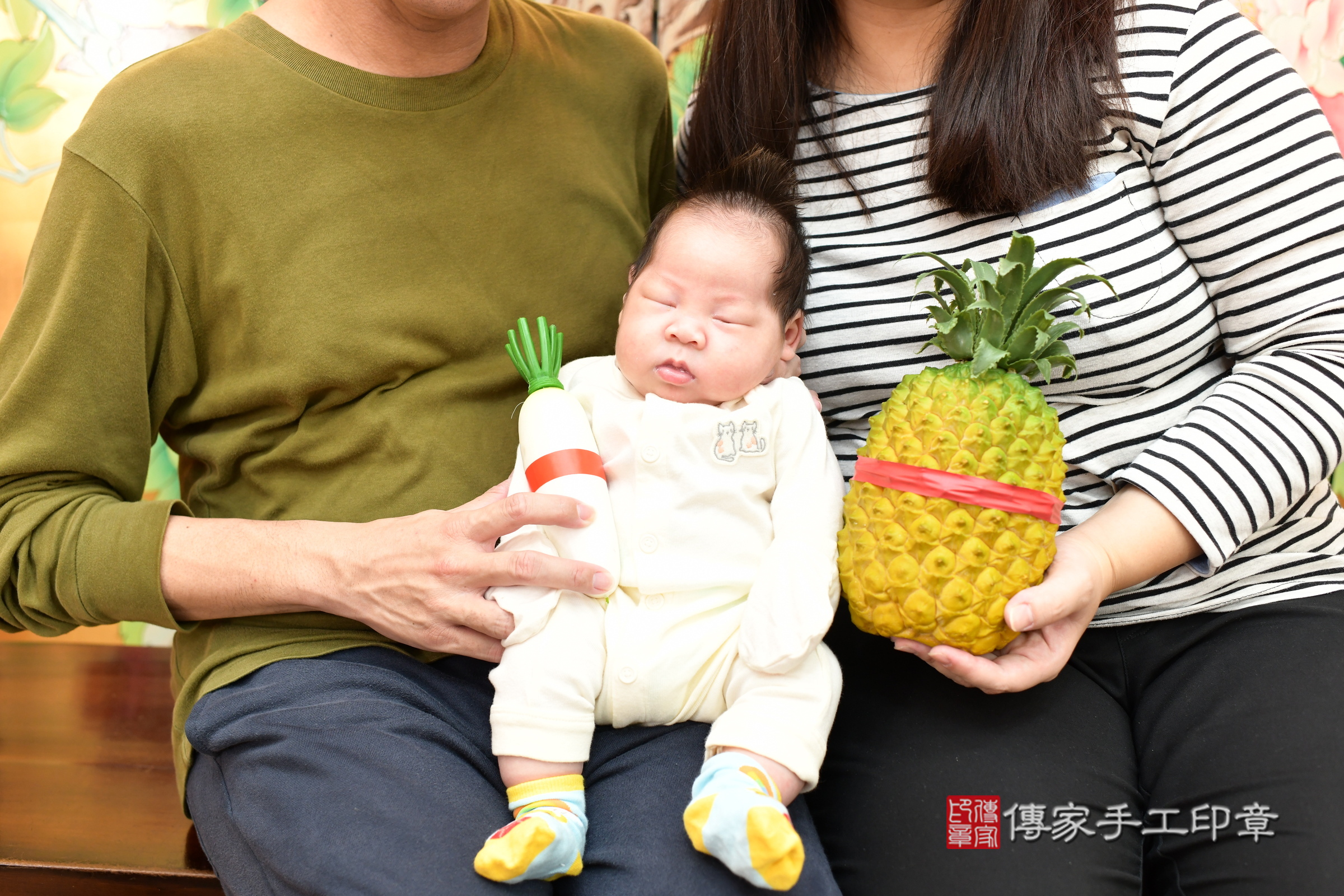 軒軒寶寶(台北市大同區嬰兒寶寶滿月剃頭理髮、嬰兒剃胎毛儀式吉祥話)。中國風會場，爸媽寶貝穿「日中韓」古裝禮服。專業拍照、證書。★購買「臍帶章、肚臍章、胎毛筆刷印章」贈送：剃頭、收涎、抓周，三選一。2025.3.11，照片20