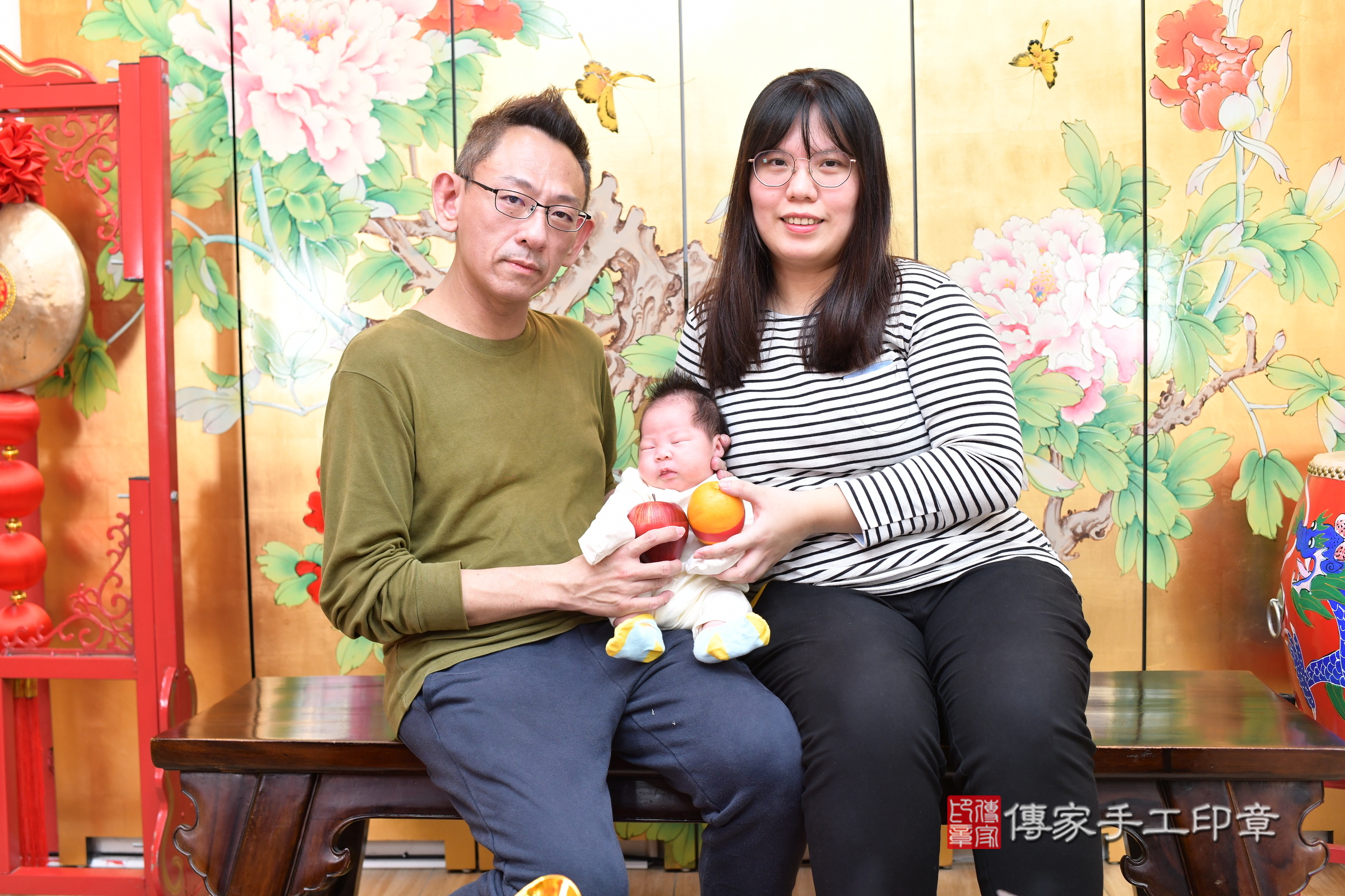 軒軒寶寶(台北市大同區嬰兒寶寶滿月剃頭理髮、嬰兒剃胎毛儀式吉祥話)。中國風會場，爸媽寶貝穿「日中韓」古裝禮服。專業拍照、證書。★購買「臍帶章、肚臍章、胎毛筆刷印章」贈送：剃頭、收涎、抓周，三選一。2025.3.11，照片13