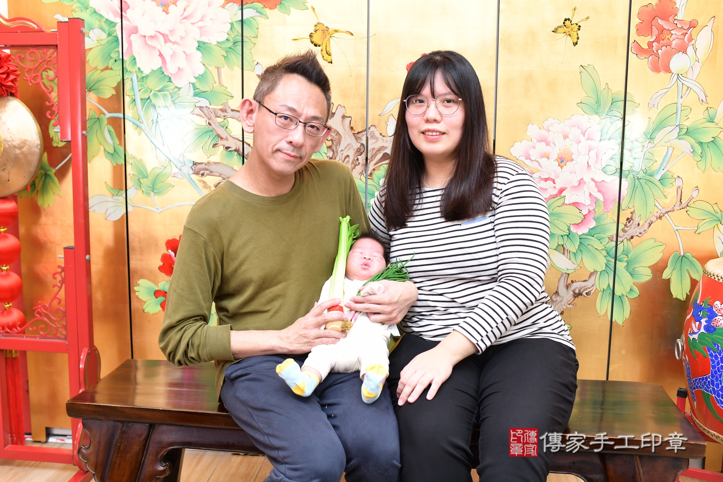 軒軒寶寶(台北市大同區嬰兒寶寶滿月剃頭理髮、嬰兒剃胎毛儀式吉祥話)。中國風會場，爸媽寶貝穿「日中韓」古裝禮服。專業拍照、證書。★購買「臍帶章、肚臍章、胎毛筆刷印章」贈送：剃頭、收涎、抓周，三選一。2025.3.11，照片17