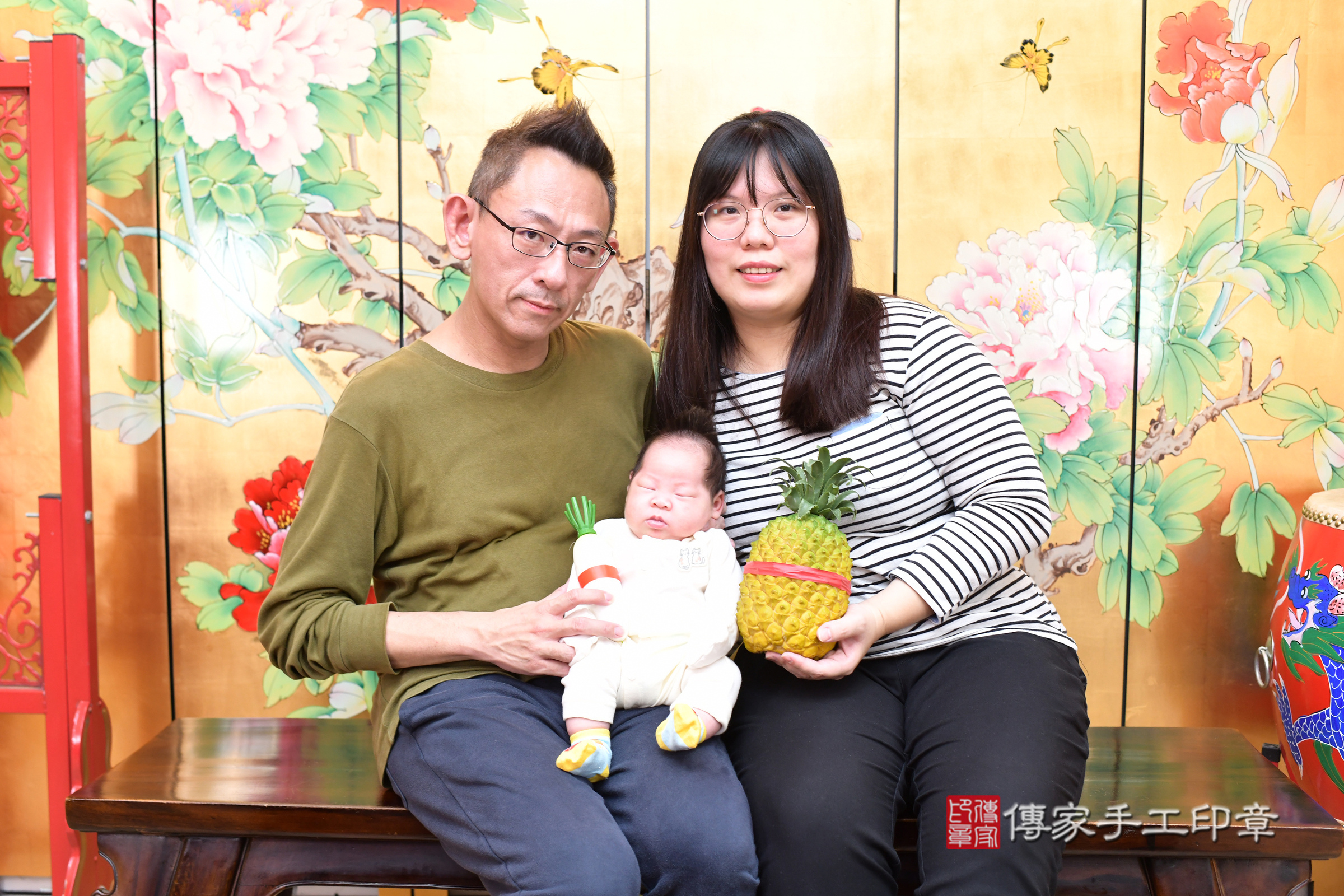 軒軒寶寶(台北市大同區嬰兒寶寶滿月剃頭理髮、嬰兒剃胎毛儀式吉祥話)。中國風會場，爸媽寶貝穿「日中韓」古裝禮服。專業拍照、證書。★購買「臍帶章、肚臍章、胎毛筆刷印章」贈送：剃頭、收涎、抓周，三選一。2025.3.11，照片19