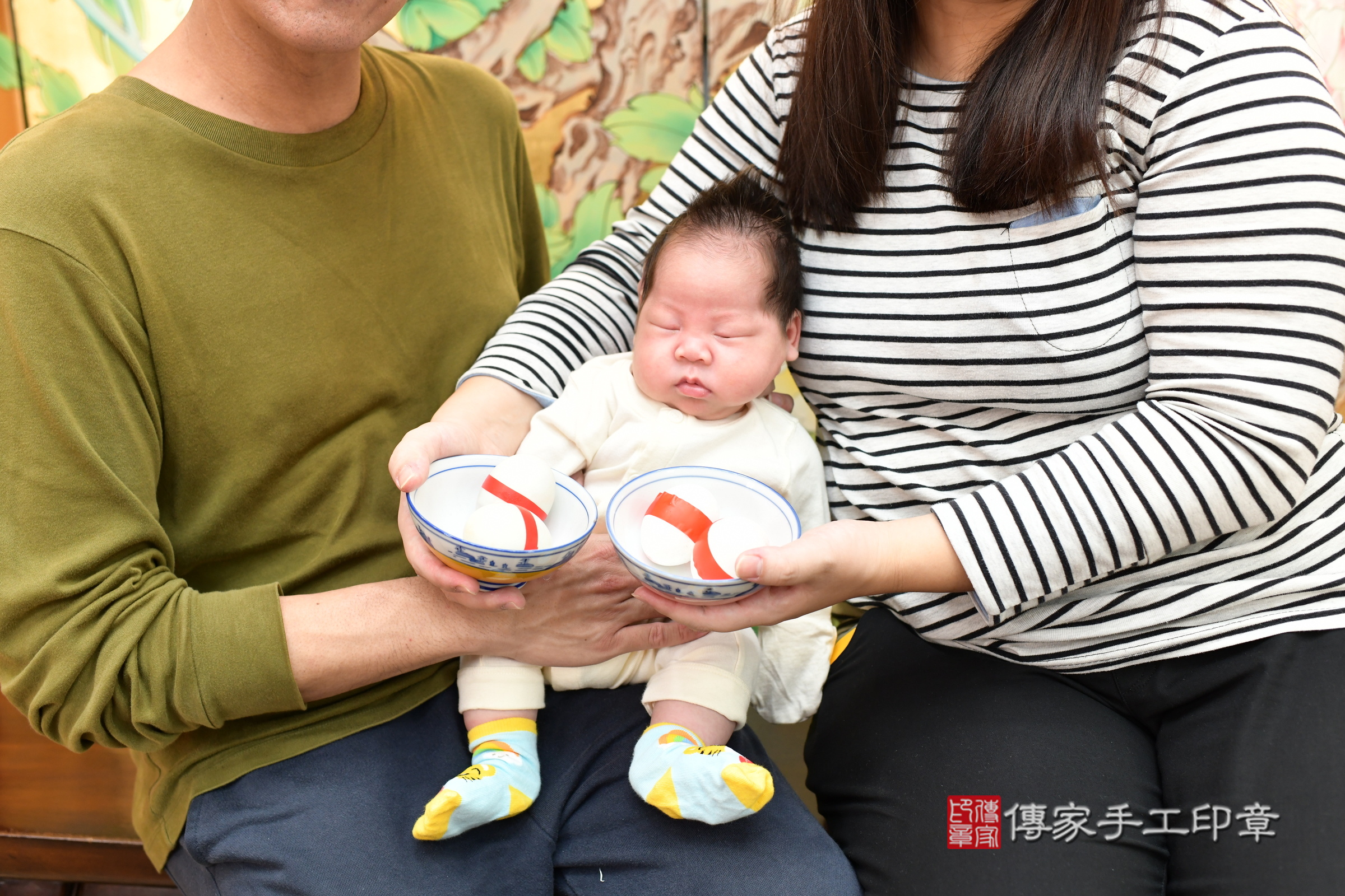 軒軒寶寶(台北市大同區嬰兒寶寶滿月剃頭理髮、嬰兒剃胎毛儀式吉祥話)。中國風會場，爸媽寶貝穿「日中韓」古裝禮服。專業拍照、證書。★購買「臍帶章、肚臍章、胎毛筆刷印章」贈送：剃頭、收涎、抓周，三選一。2025.3.11，照片10