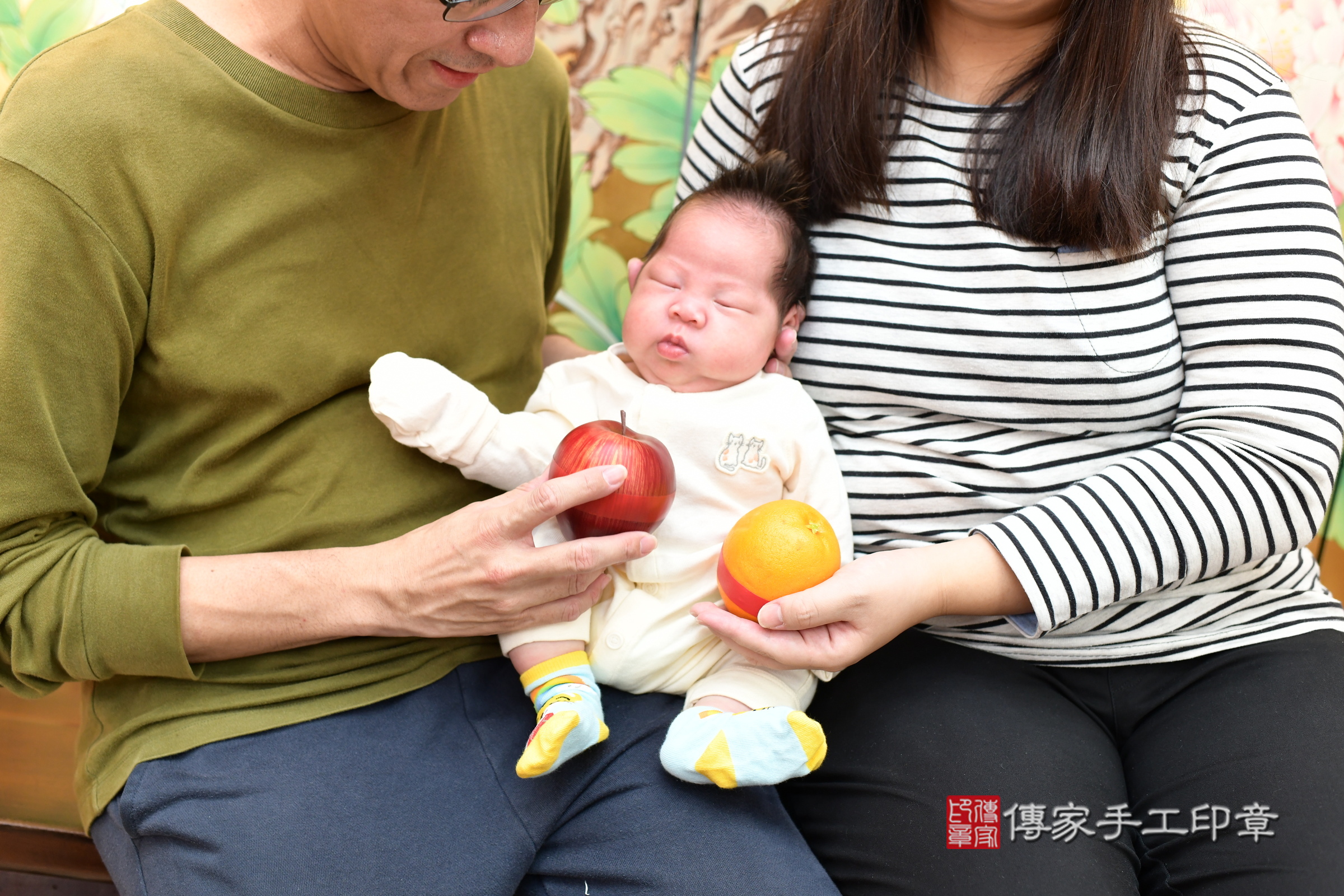 軒軒寶寶(台北市大同區嬰兒寶寶滿月剃頭理髮、嬰兒剃胎毛儀式吉祥話)。中國風會場，爸媽寶貝穿「日中韓」古裝禮服。專業拍照、證書。★購買「臍帶章、肚臍章、胎毛筆刷印章」贈送：剃頭、收涎、抓周，三選一。2025.3.11，照片14