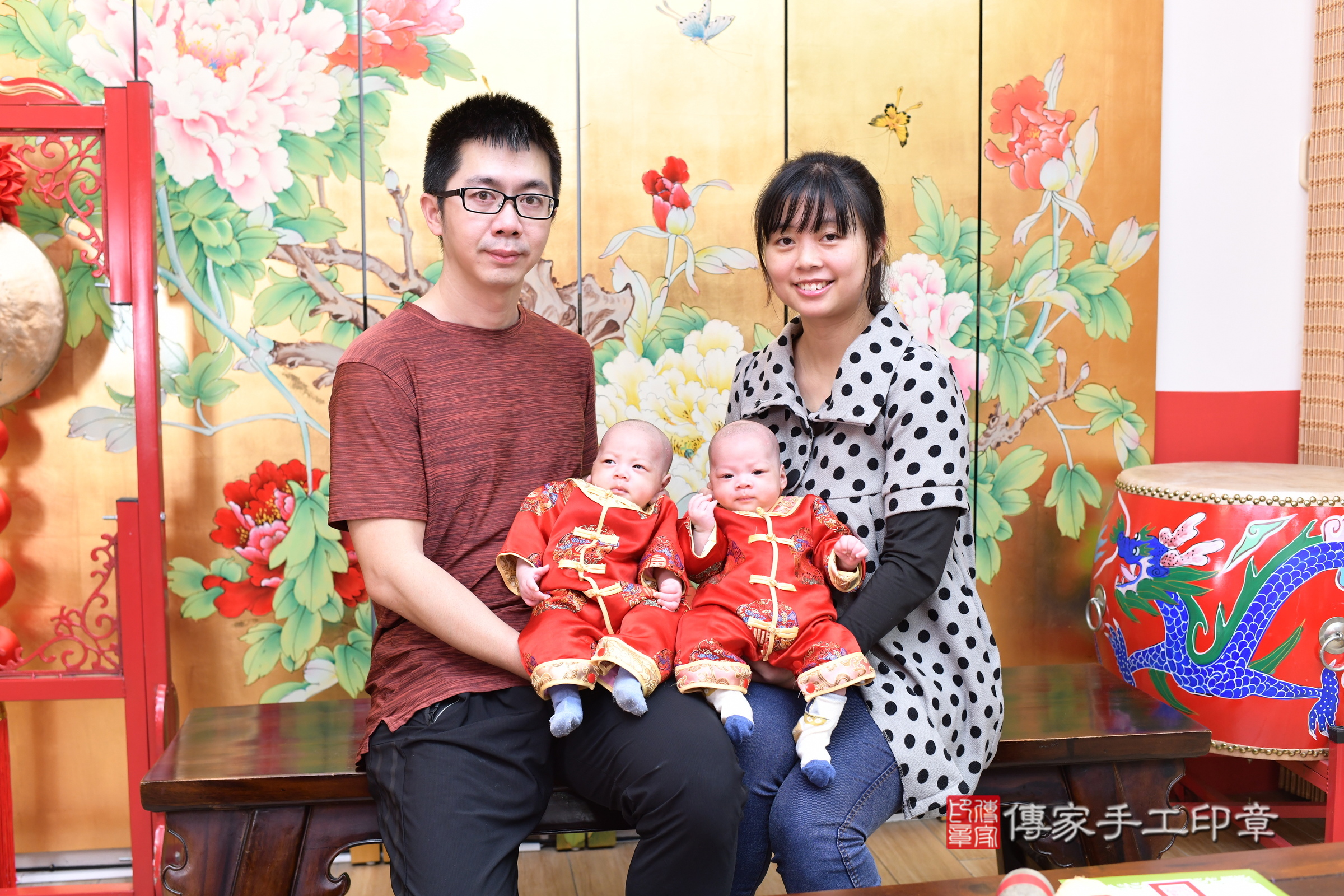 小瑀寶寶和小緯寶寶(台北市大同區嬰兒寶寶滿月剃頭理髮、嬰兒剃胎毛儀式吉祥話)。中國風會場，爸媽寶貝穿「日中韓」古裝禮服。專業拍照、證書。★購買「臍帶章、肚臍章、胎毛筆刷印章」贈送：剃頭、收涎、抓周，三選一。2025.3.25，照片17